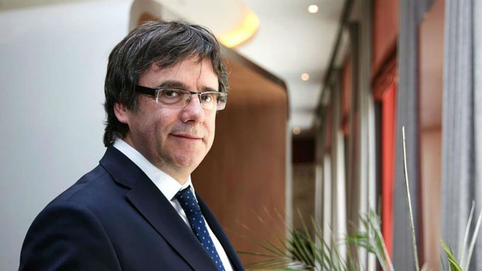 Carles Puigdemont pide al Supremo revisar su orden de detención