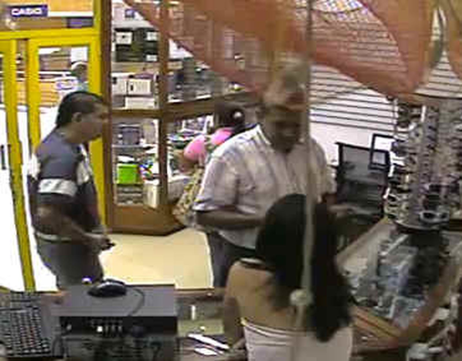 Detenido por robar en 15 tiendas tras descartar 2.000 sospechosos