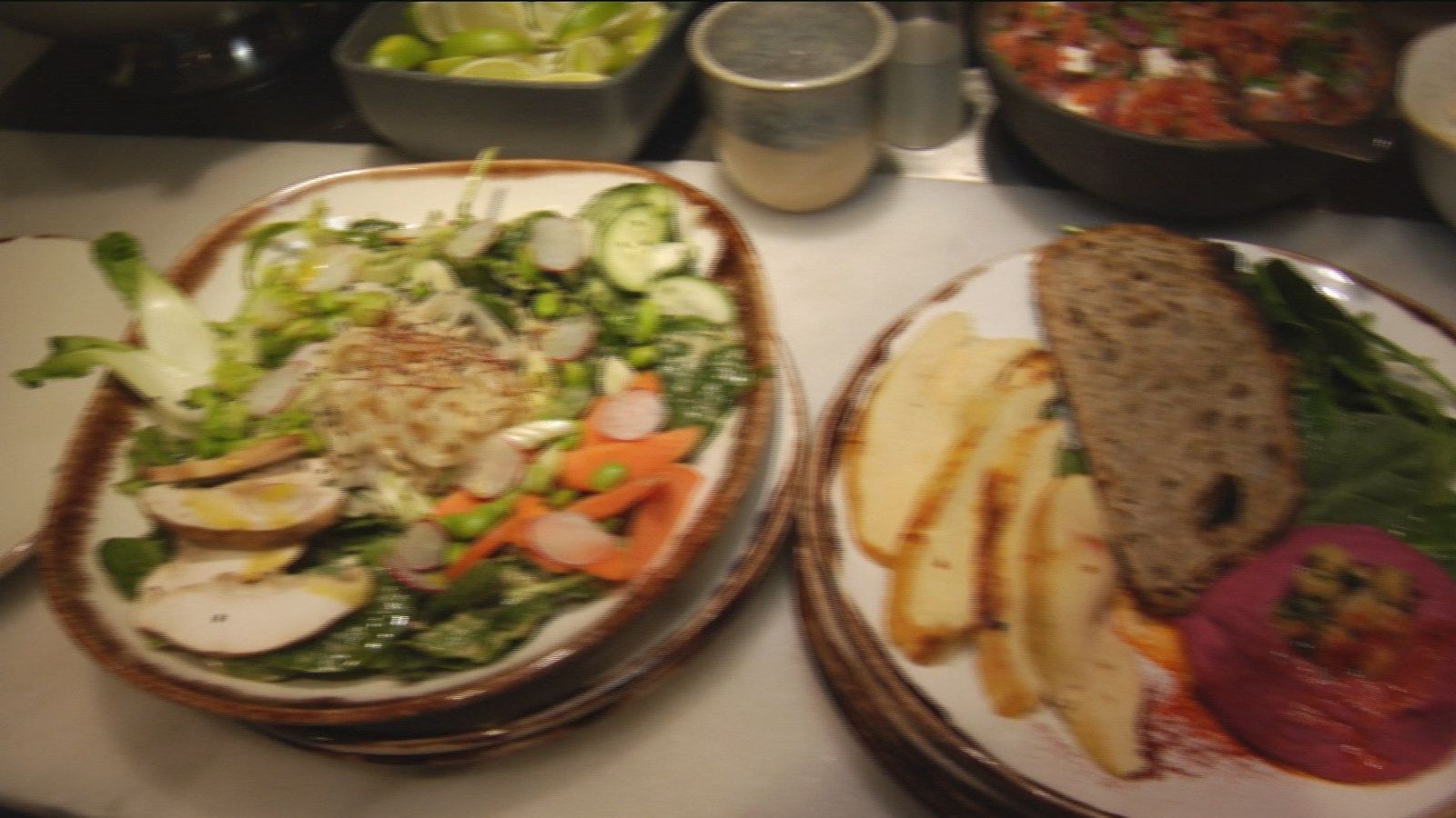 Cenar mucho y tarde no es bueno para la salud