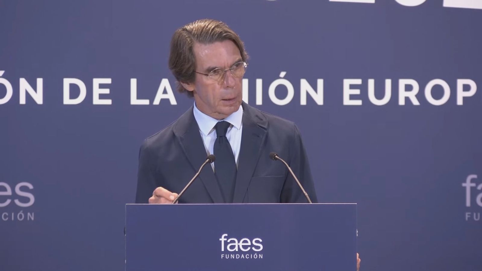 Aznar advierte que negociar bilateralmente la financiación "toca el hueso constitucional"