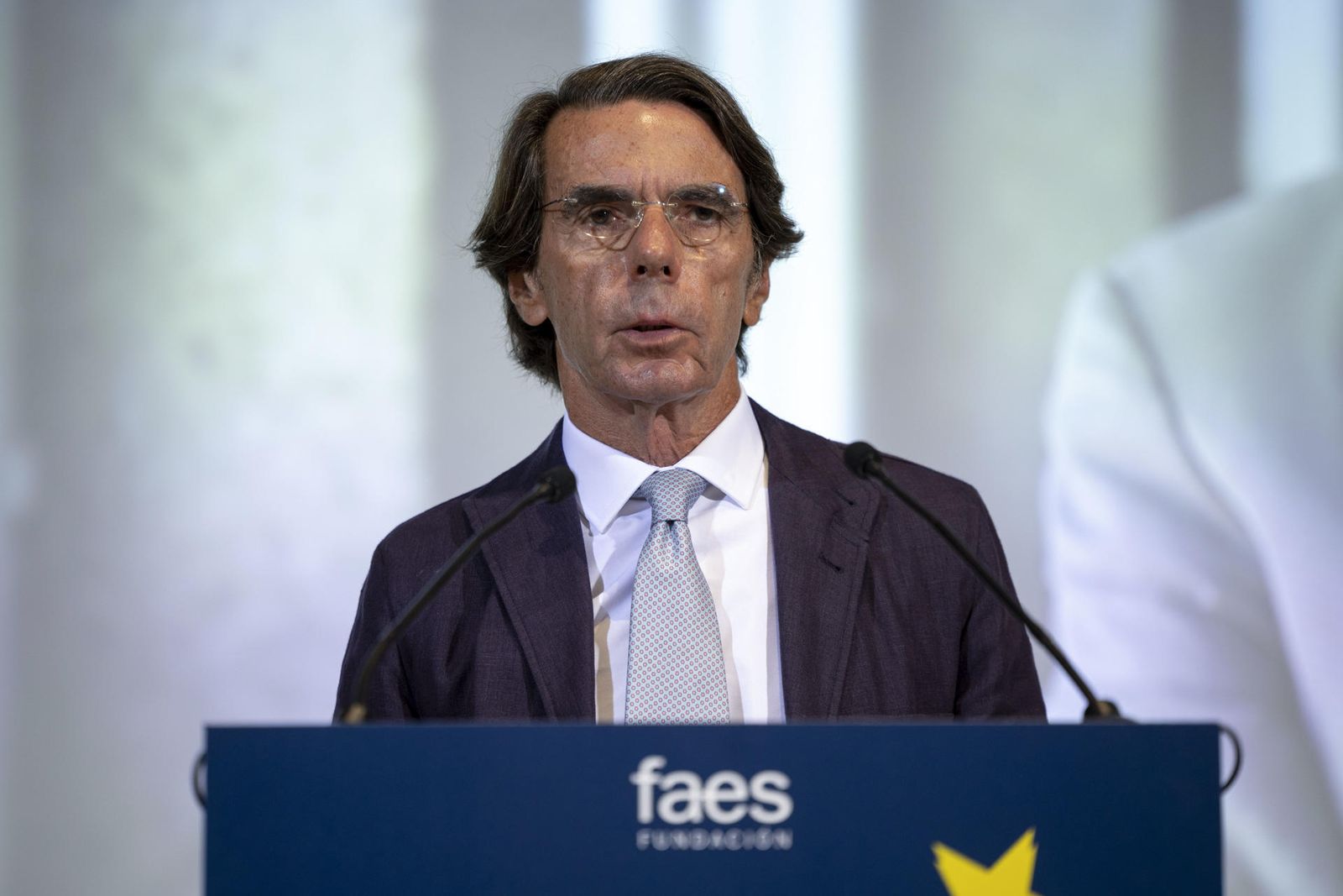 El gobierno carga contra Aznar por reclamar la movilización frente a la cesiones al independentismo
