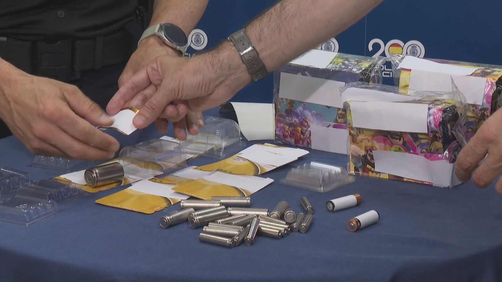 Pilas ilegales confiscadas en Cobo Calleja