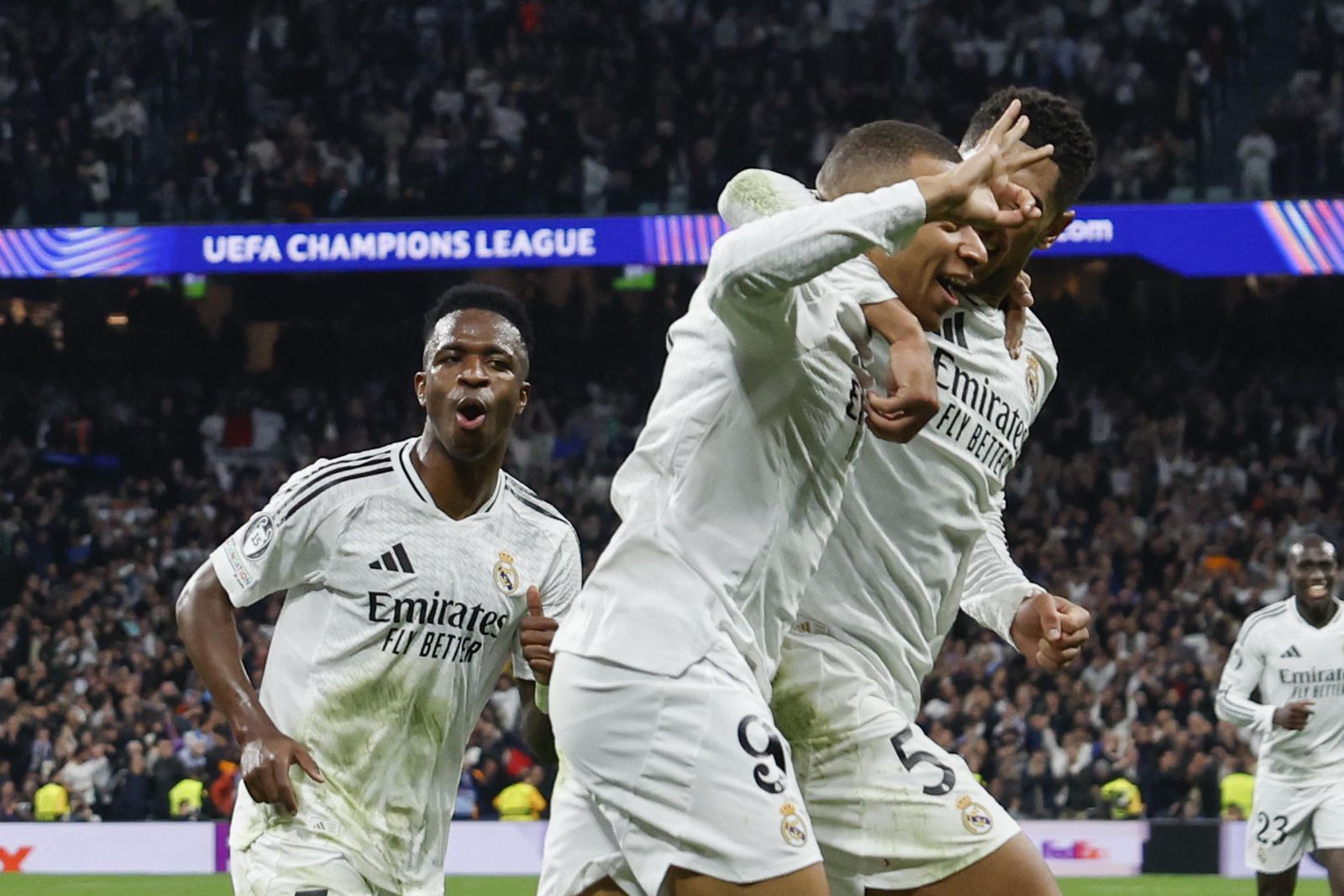Mbappé celebra su triplete ante el Manchester City
