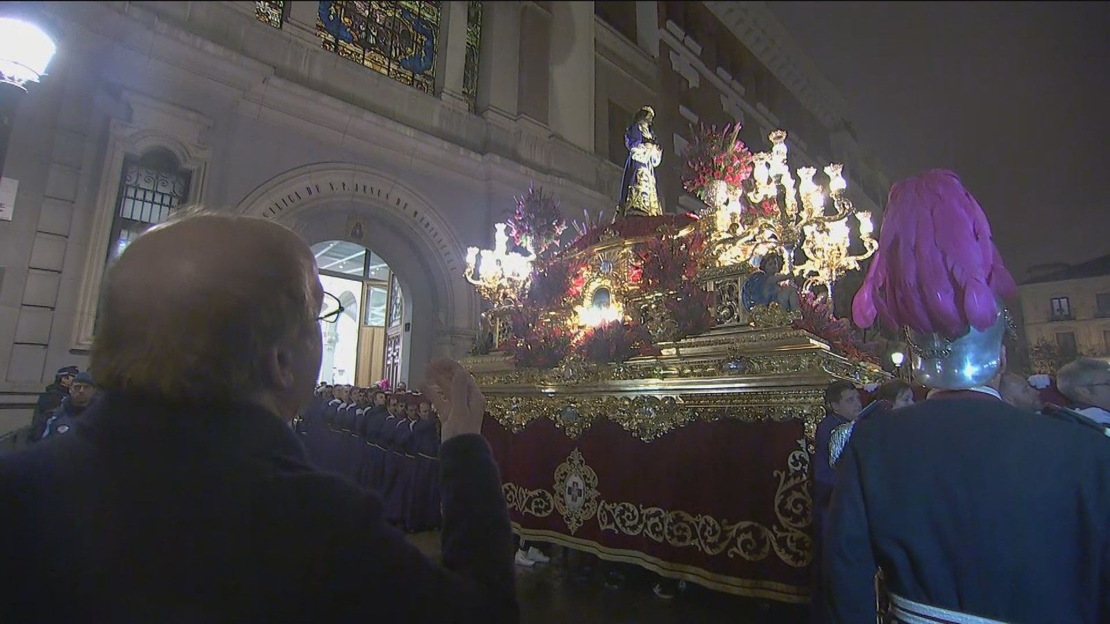 El Señor de Madrid sale, por fin, y es recibido con una saeta