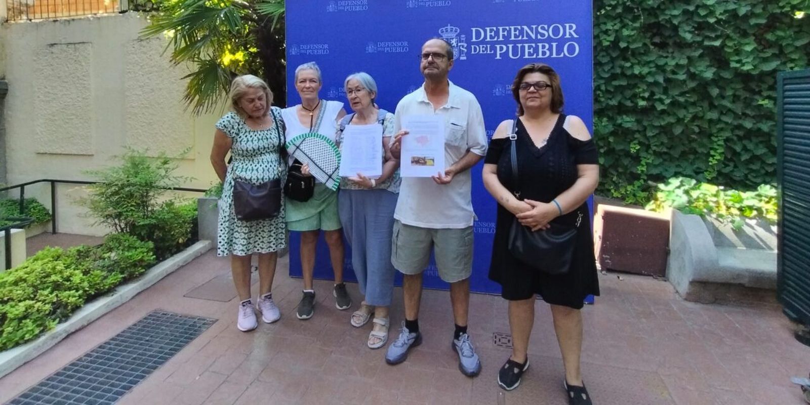 Vecinos de San Blas-Canillejas en la sede del Defensor del Pueblo