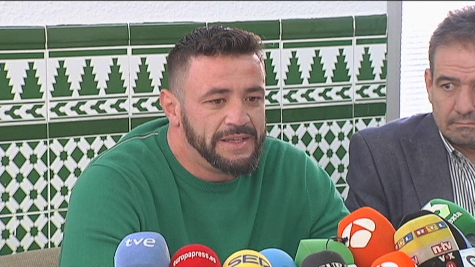 El dueño de la finca de Totalán: "Jamás pensé que por ahí cabía un niño"