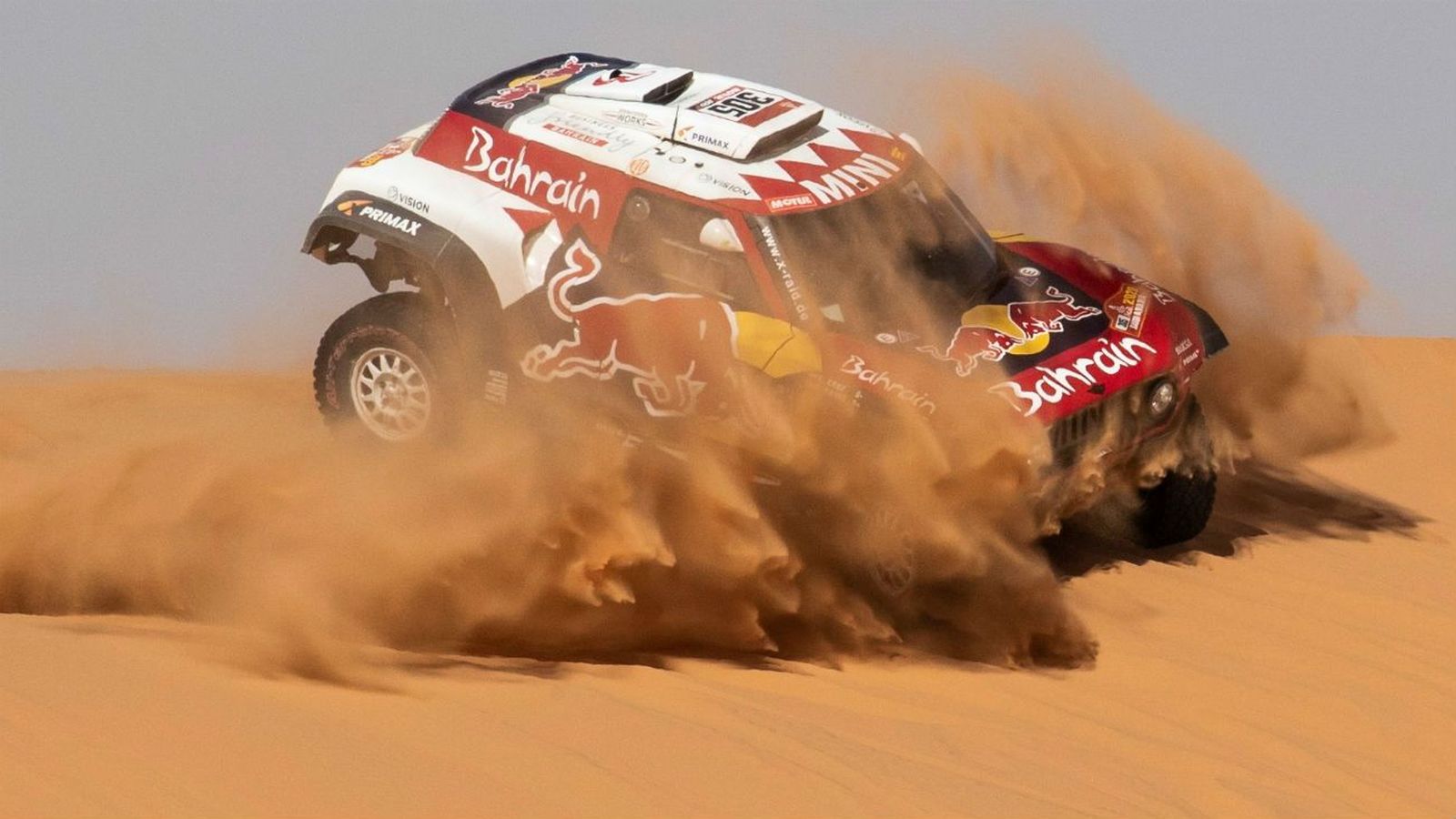 Sainz resiste a Peterhansel y está a un paso de ganar el Dakar