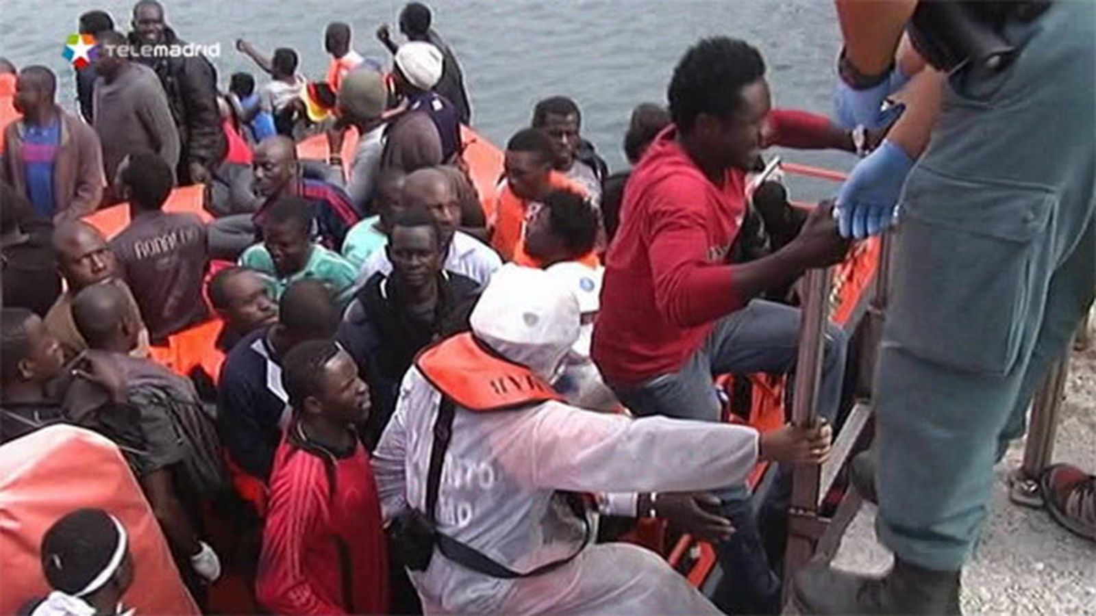 La oleada de inmigrantes en el Estrecho, la más numerosa desde 2010