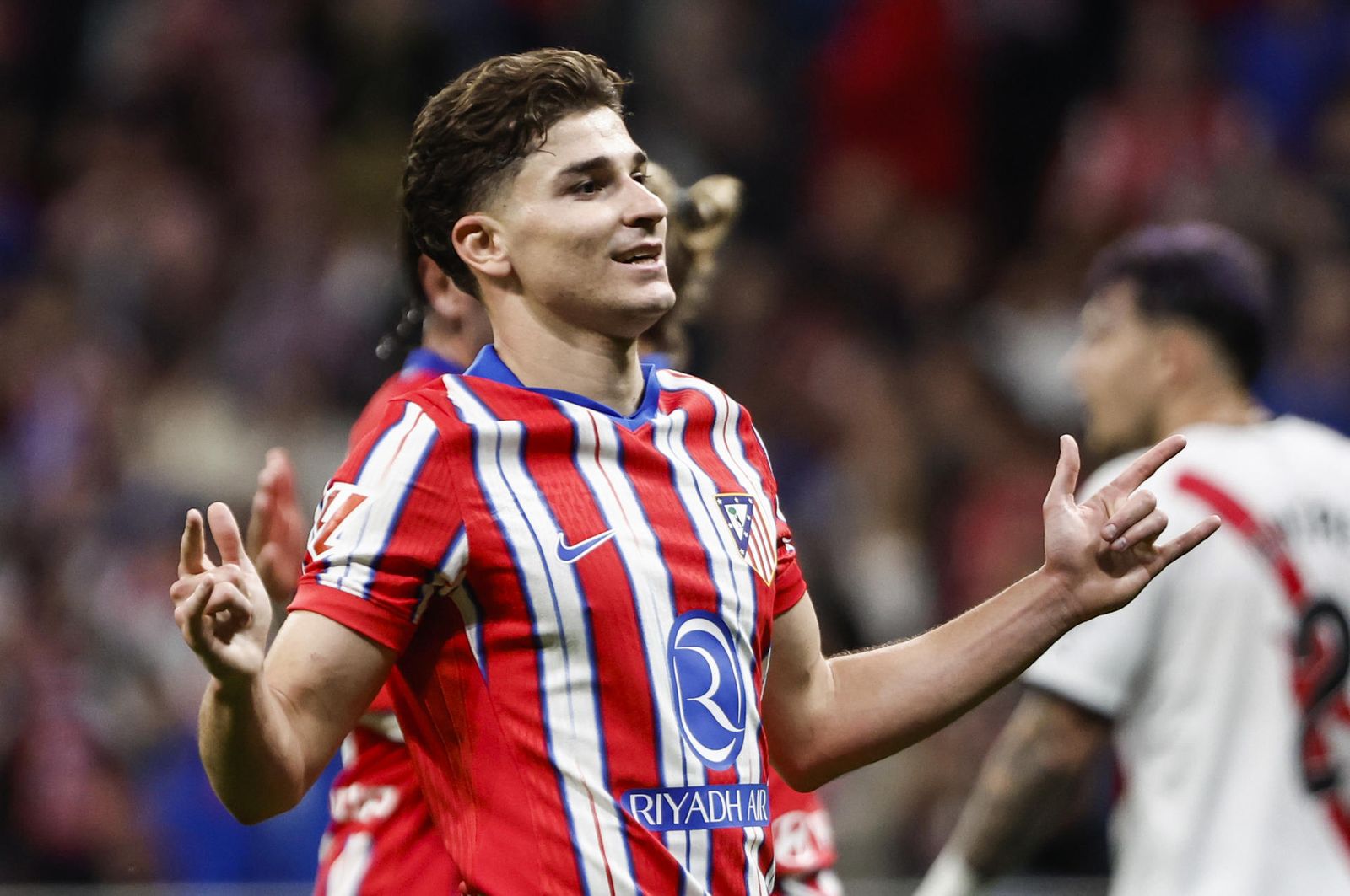 Julián Alvarez ante el Rayo Vallecano