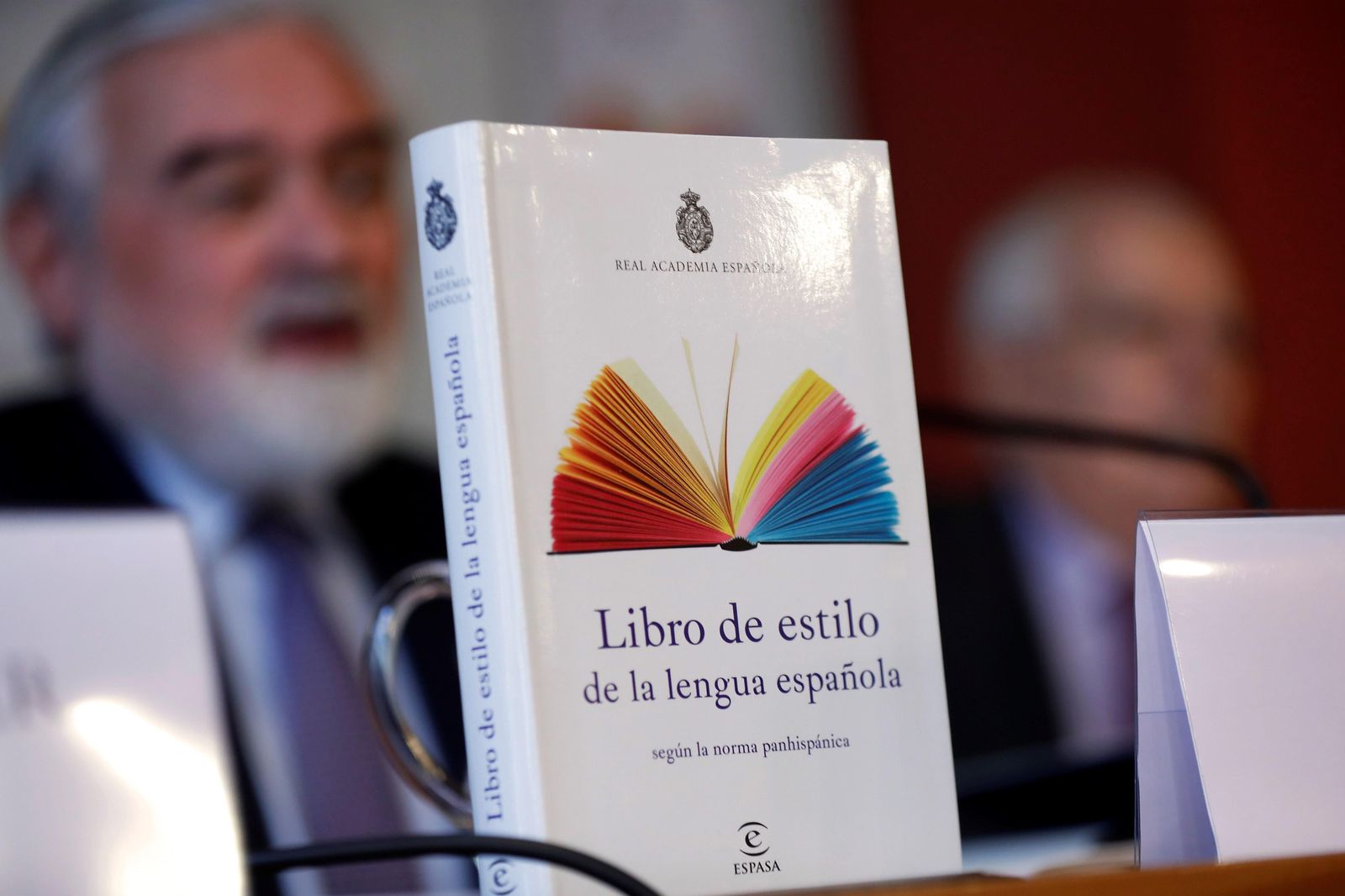 La RAE lanza su libro de estilo, en el que aborda cuestiones de escritura digital