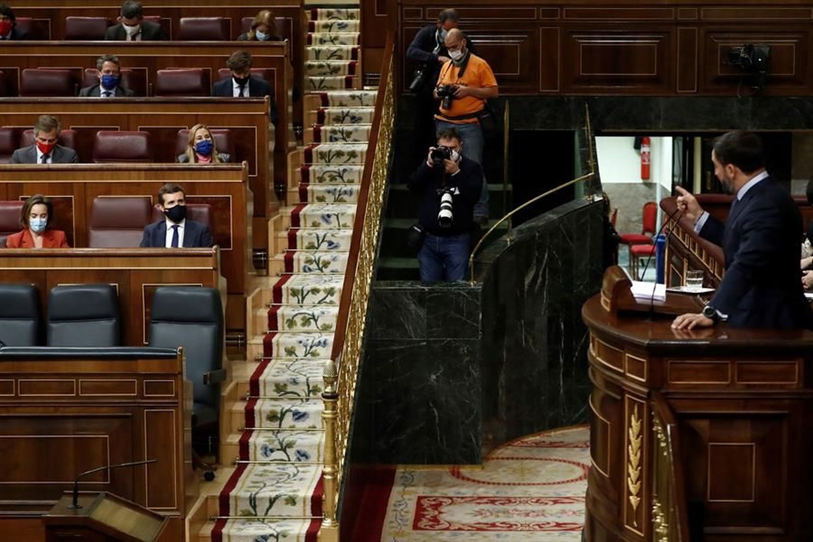 Duro duelo en el Congreso entre Casado y Abascal
