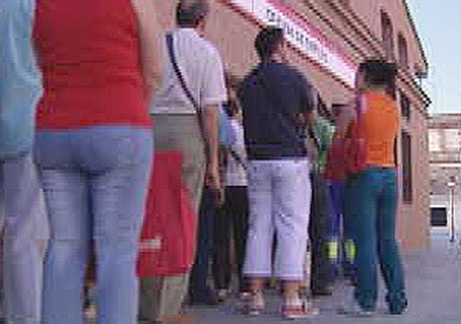 Cola de parados en una sucursal del INEM