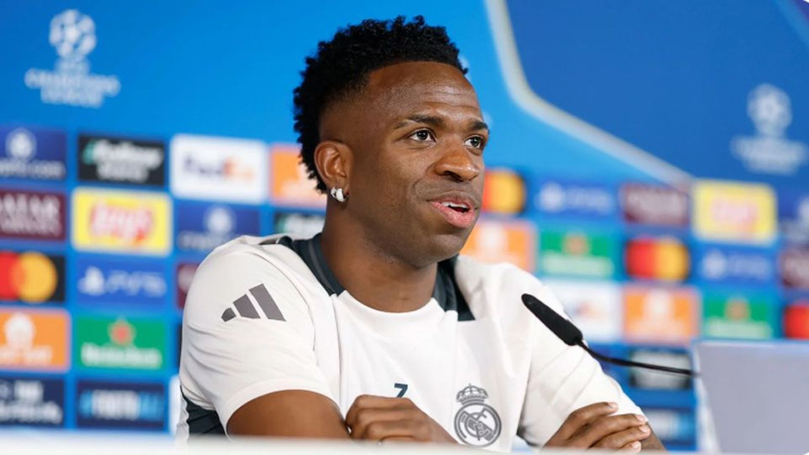 Vinicius “Estoy emocionado por jugar un partido tan grande como este”