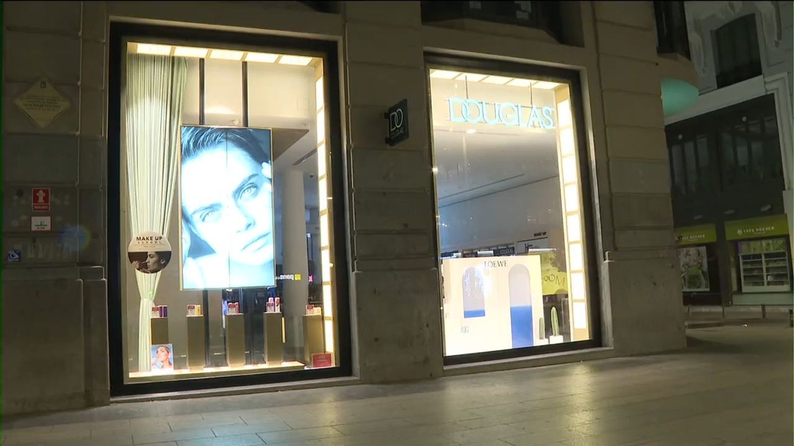 Lo primero, apagar escaparates