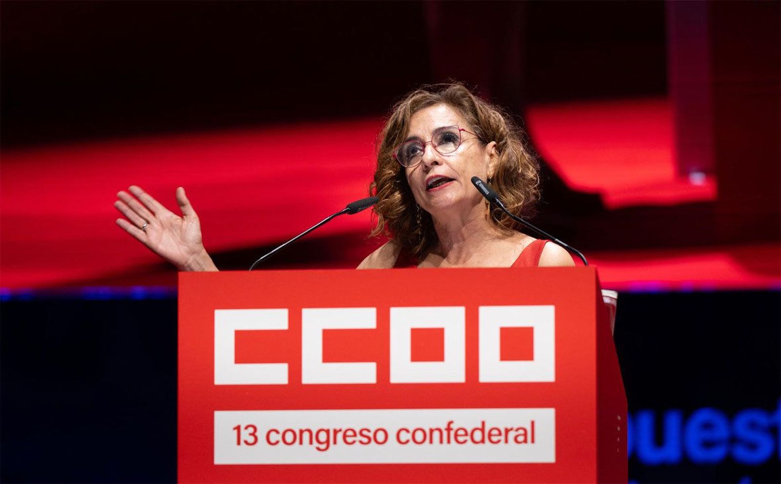 Montero sustituye a Sánchez en CCOO y dice que al Gobierno le "sobran" motivos para continuar