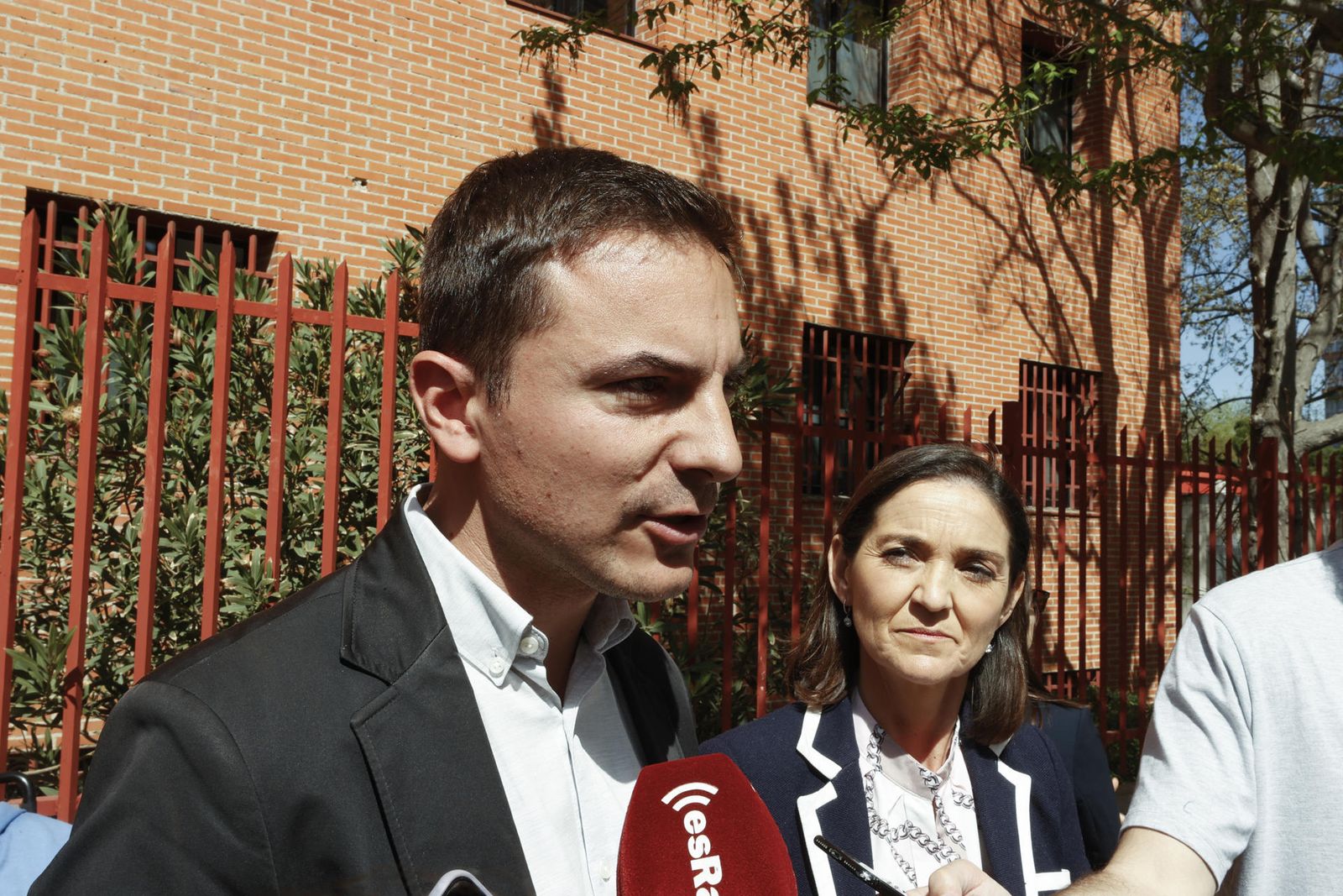 Lobato se compromete a que los empleados púbicos trabajen 35 horas en Madrid