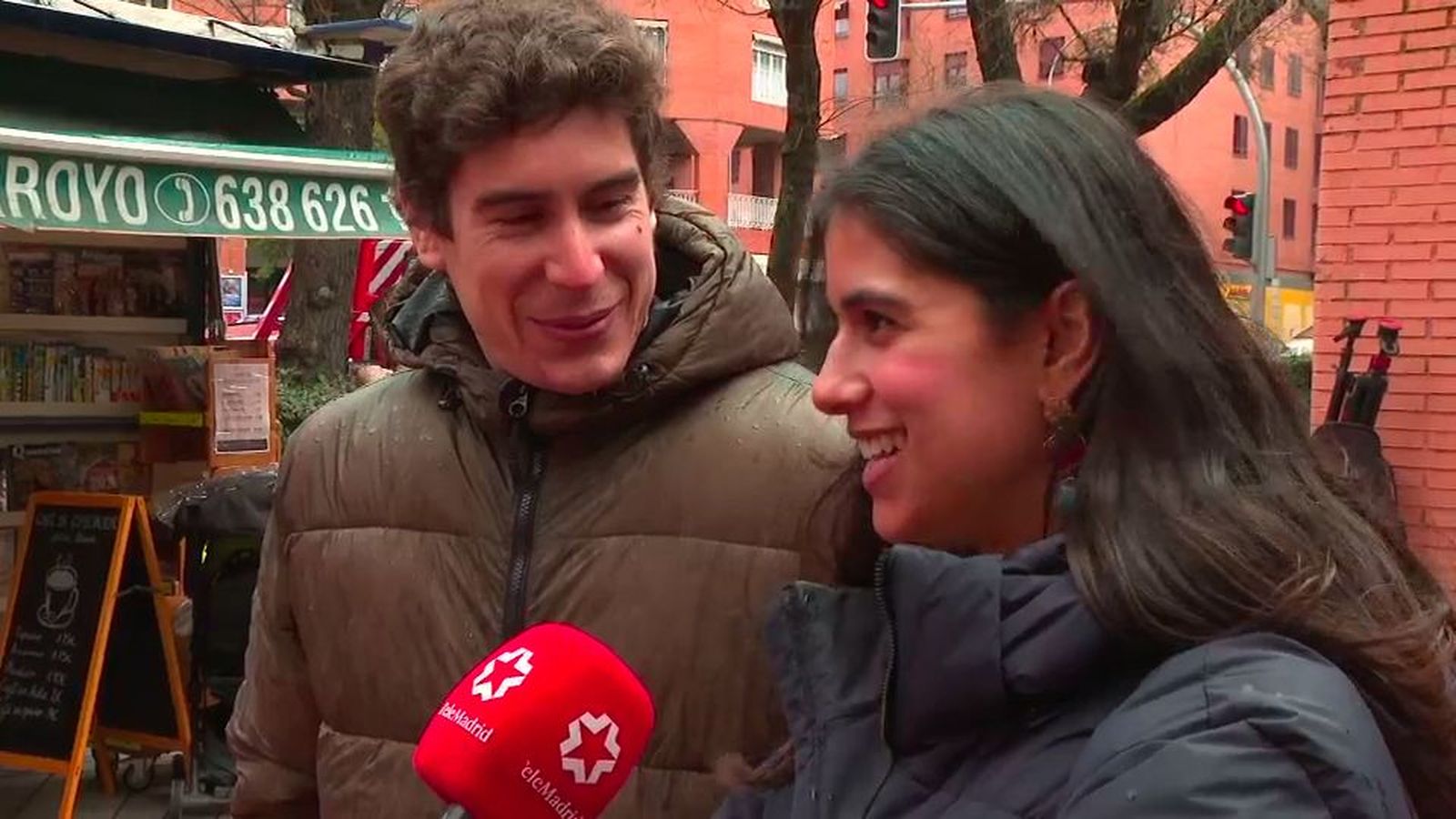 Reabre un quiosco de prensa en Arganzuela de la mano de un proyecto solidario