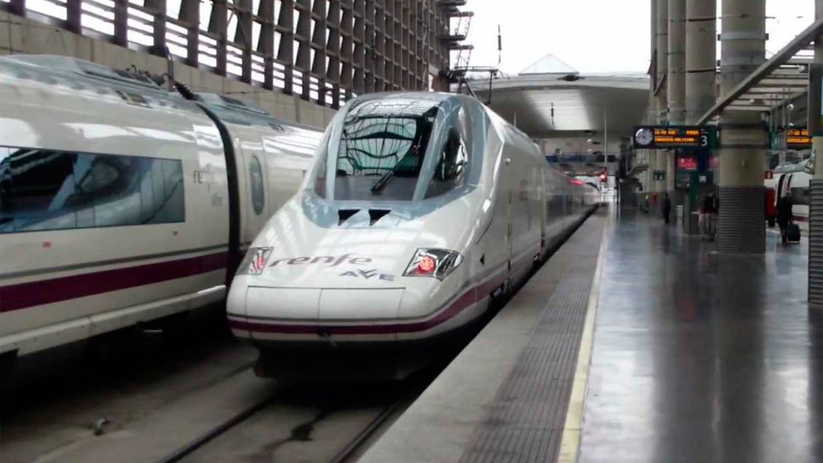 Tren AVE en la estación de Atocha