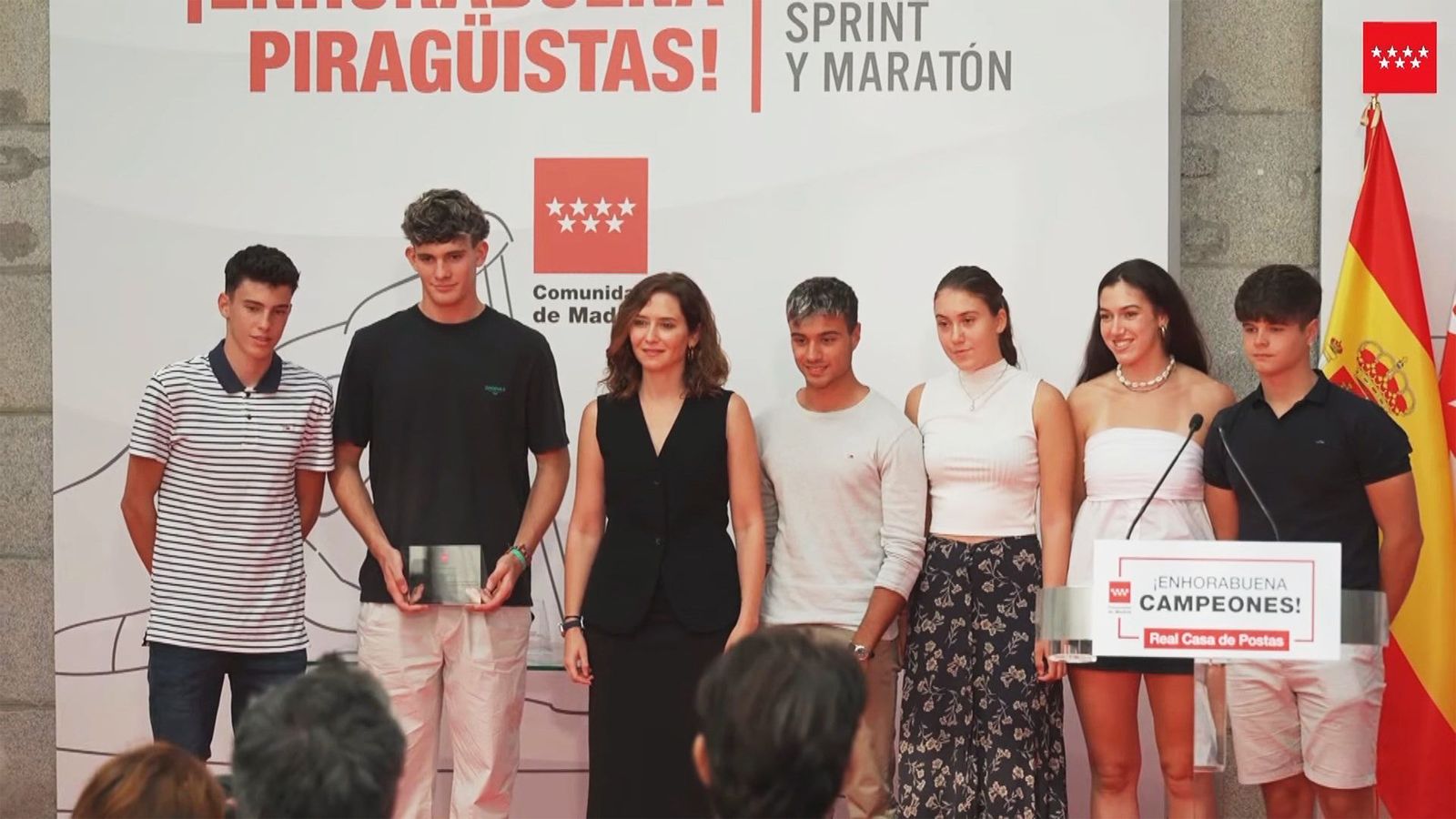Ayuso, con los piragüistas madrileños