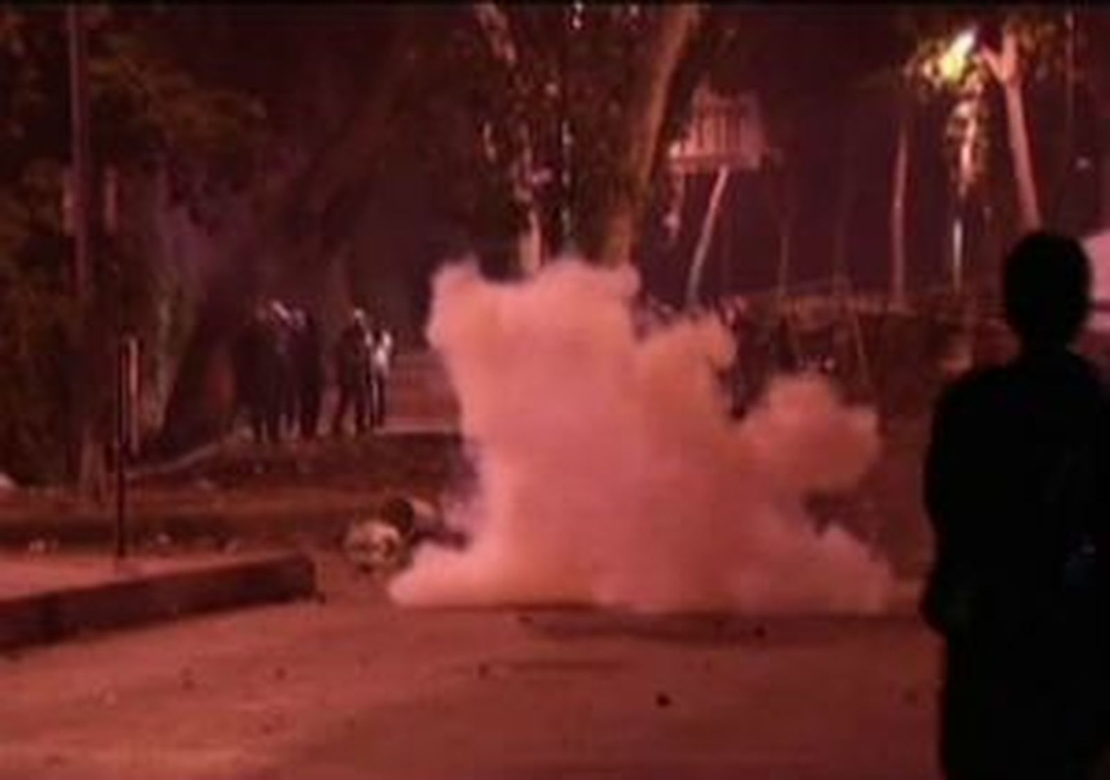 Muere un joven al levantar una barricada en las revueltas de Estambul
