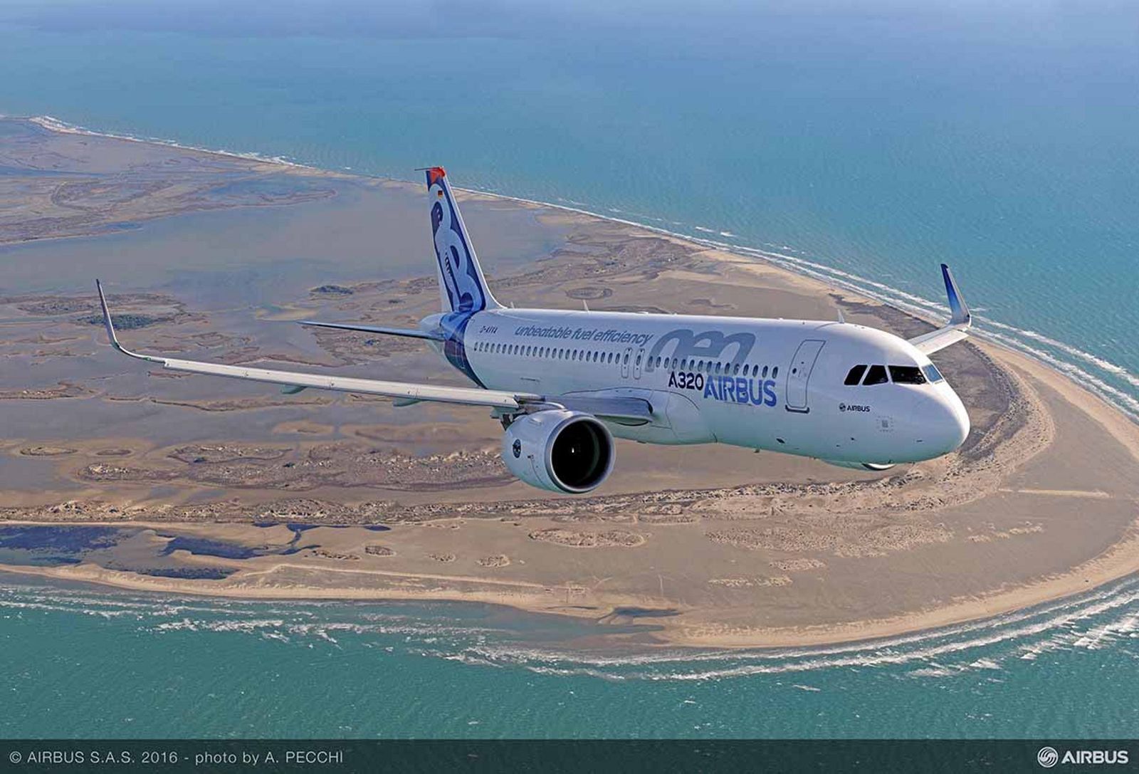 Se estrella un avión en Pakistán en una zona residencial con 107 personas a bordo