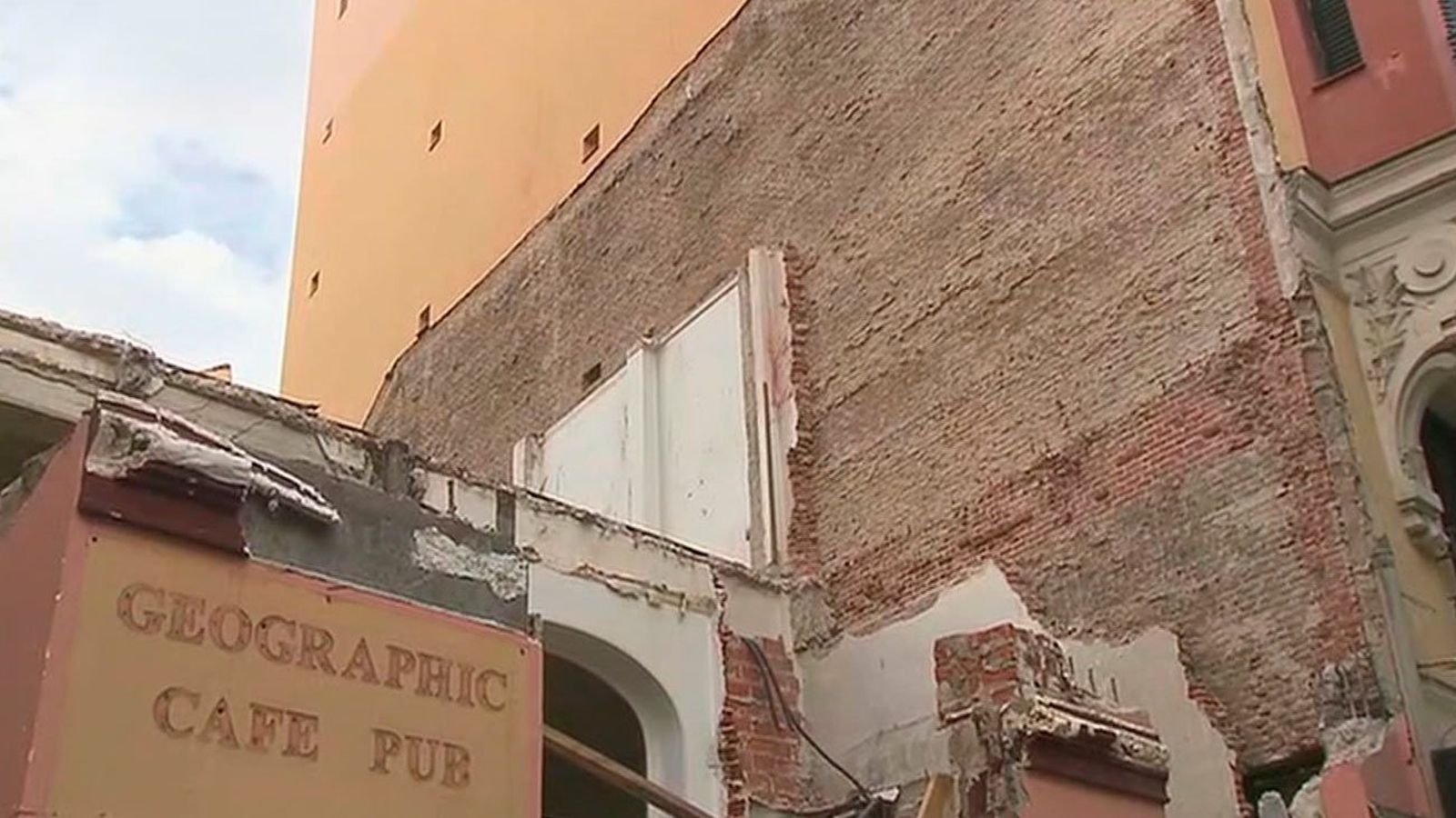 Vuelven a desalojar a los vecinos del edificio de Alcalá para apuntalar uno de los locales
