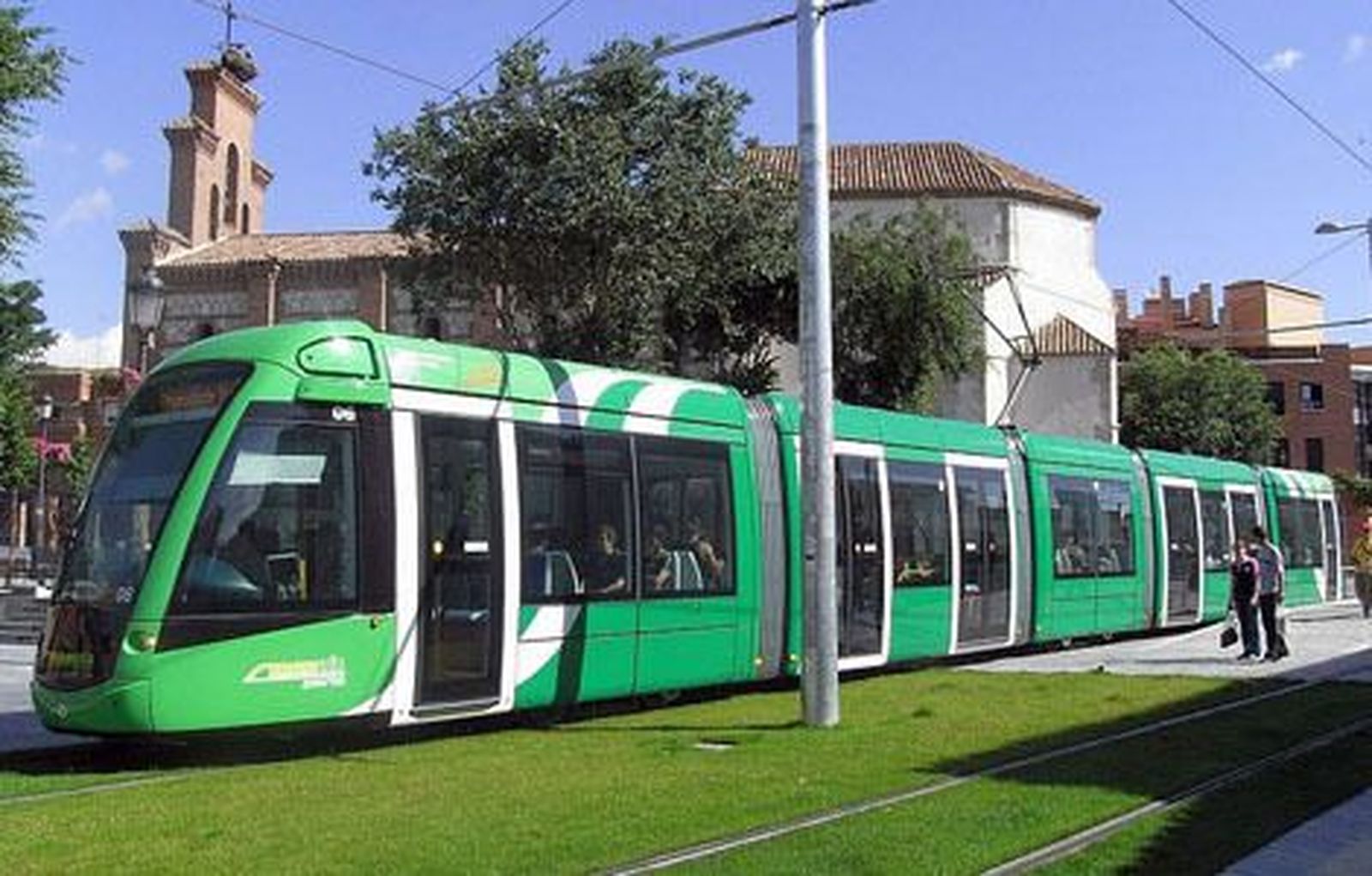 Victoria afea a Tomás Gómez que "el viaje  del tranvía termine en un paraíso fiscal"