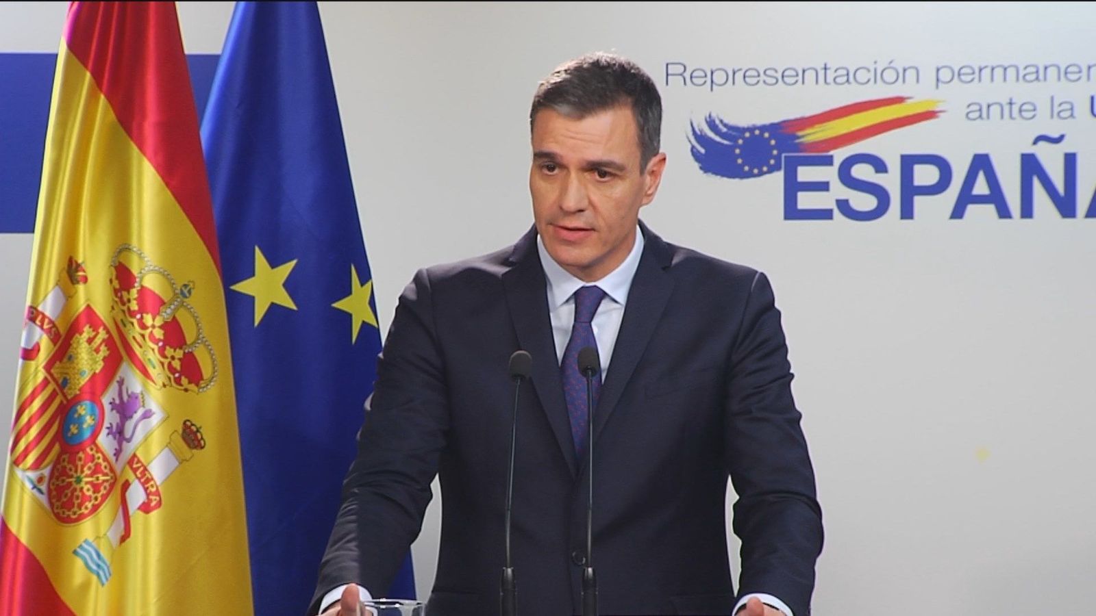 Sánchez toma partido contra el TC mientras Feijóo le recuerda que situó ayer al PSOE contra la Constitución