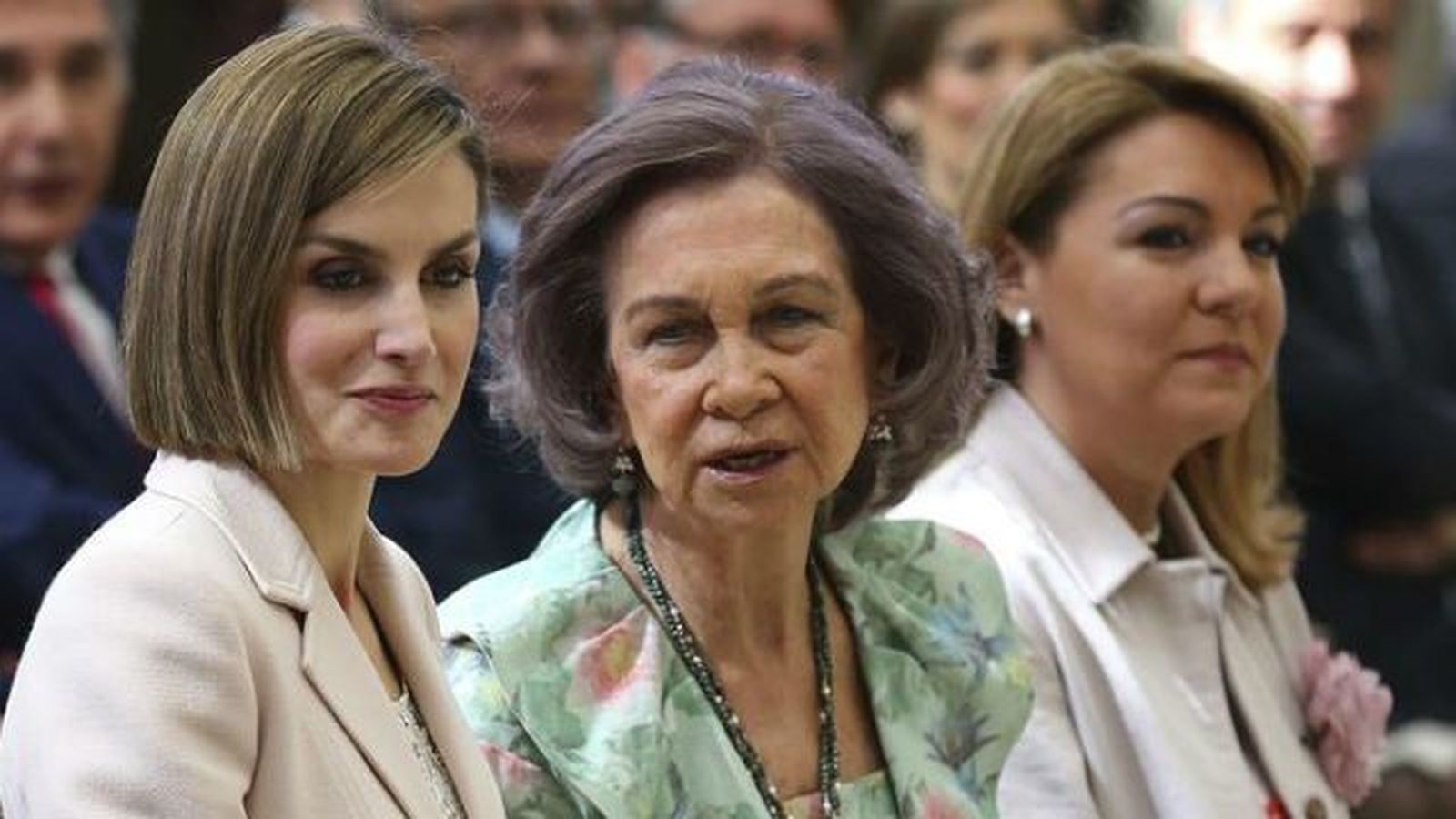 La Reina Sofía pasa a la Reina Letizia el testigo en  los premios del Real Patronato de Discapacidad