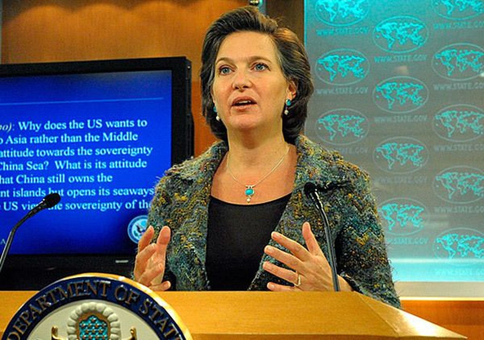 Merkel tilda de inaceptable el "que se joda la UE" de Victoria Nuland
