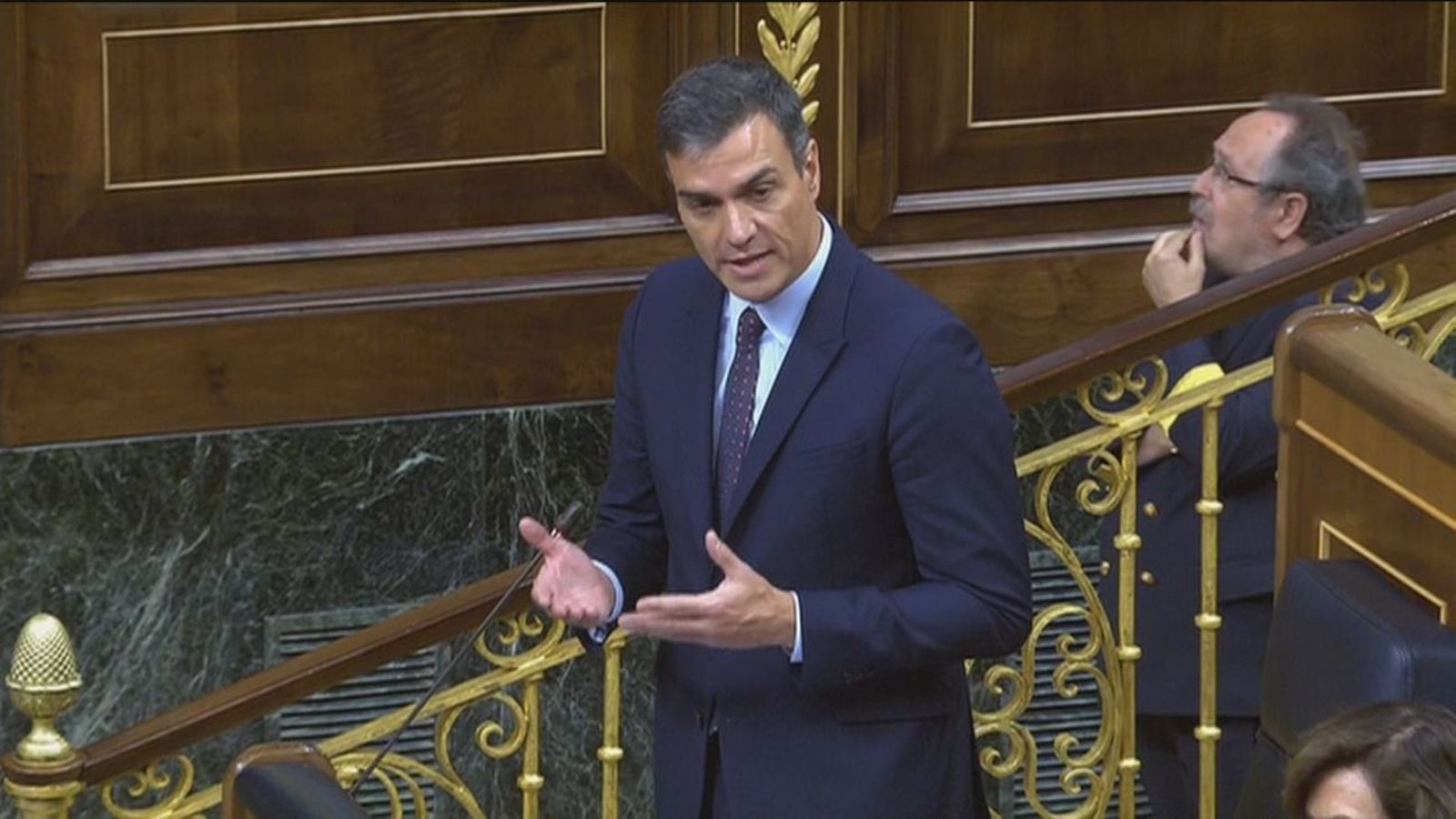 El CIS sitúa al PSOE como primera fuerza política, aunque cae 7 puntos