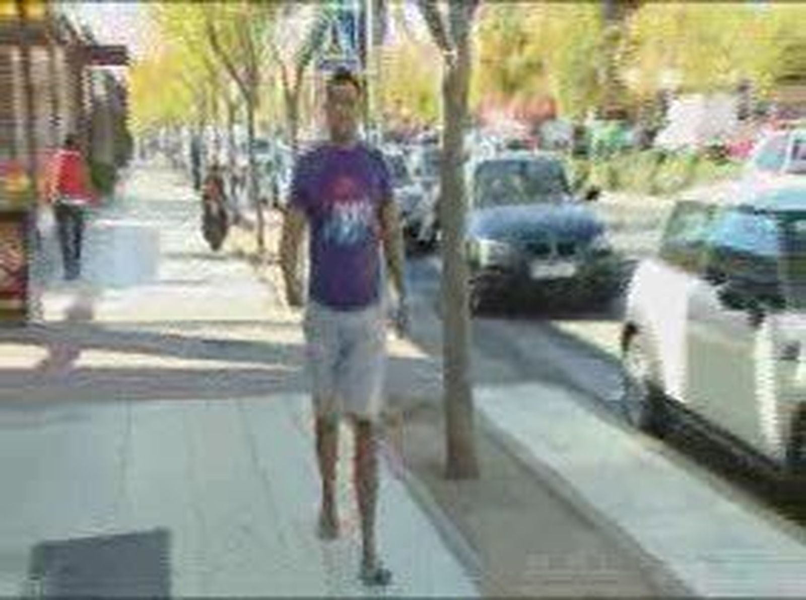 El buen tiempo lleva a los madrileños a la calle y a salir para aprovechar el día del Pilar