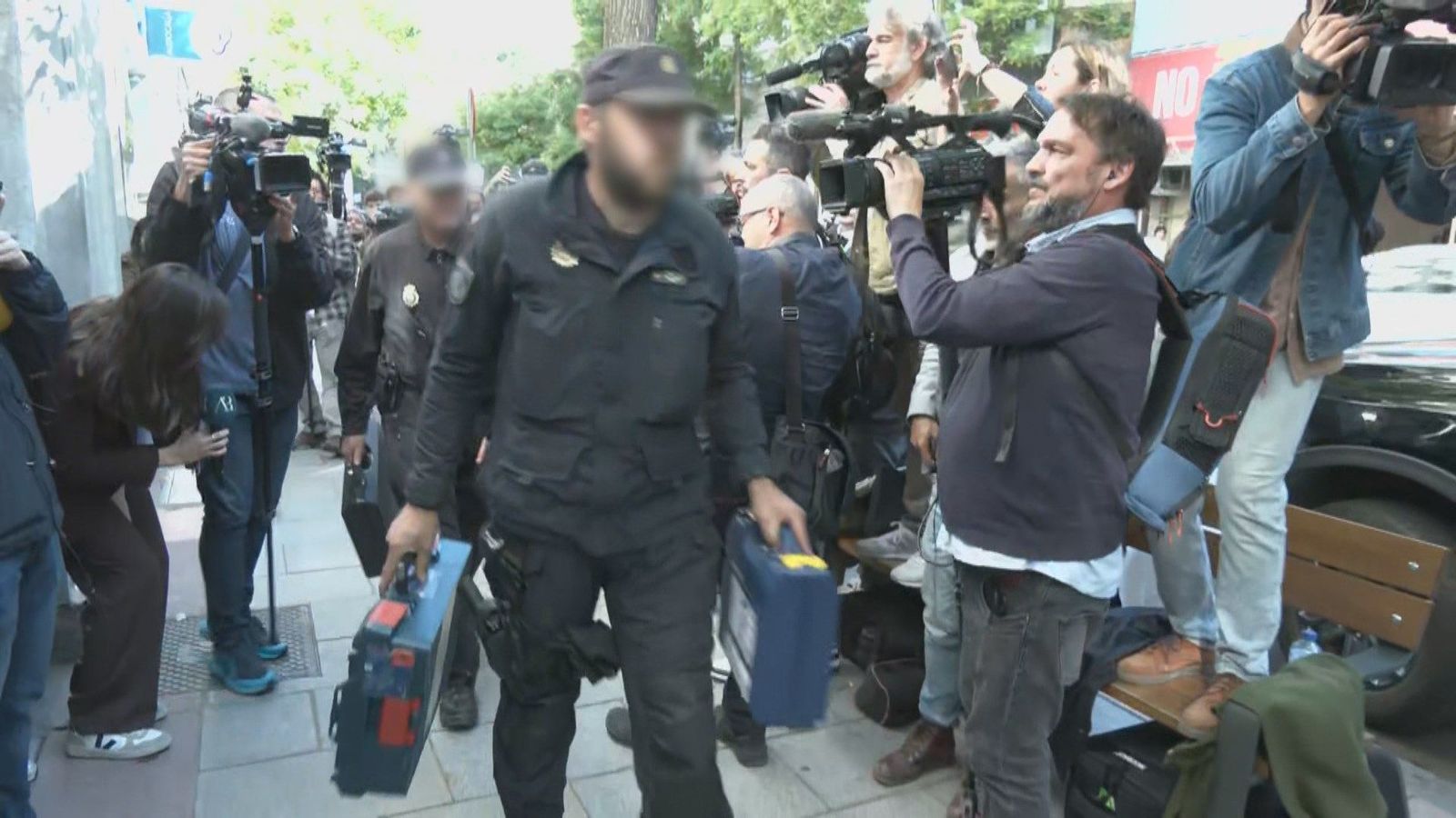 La Policía encontró una caja fuerte oculta en el despacho Zapatero durante el registro