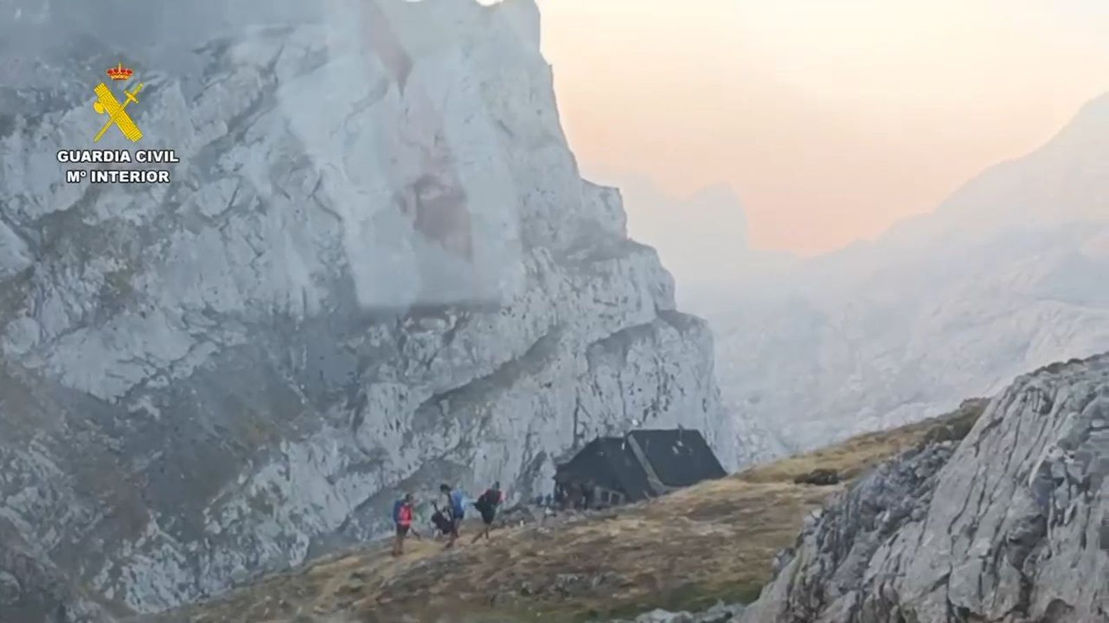 Los incendios obligan a desalojar a unas 120 personas en los Picos de Europa
