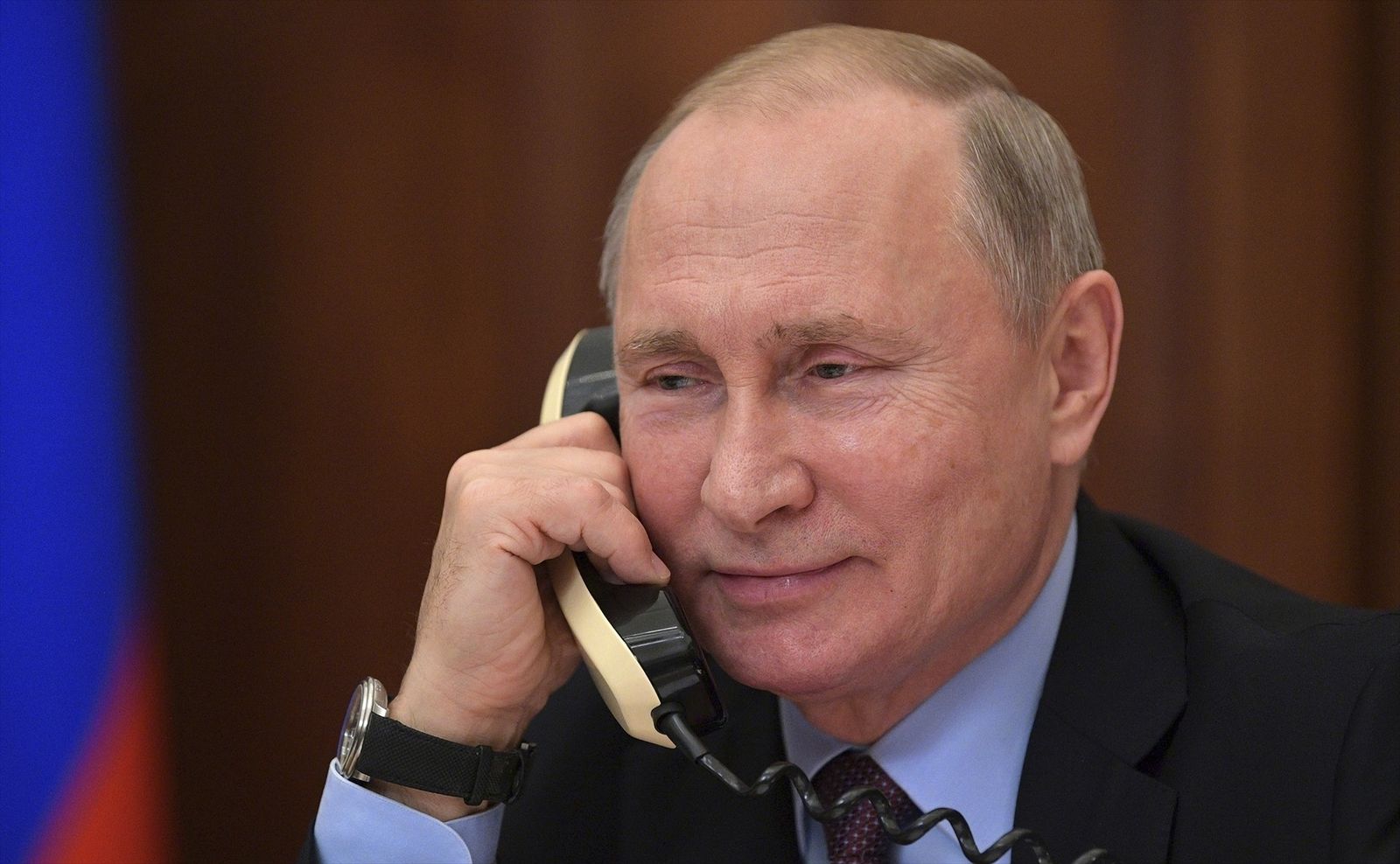 El presidente ruso, Vladimir Putin, al teléfono