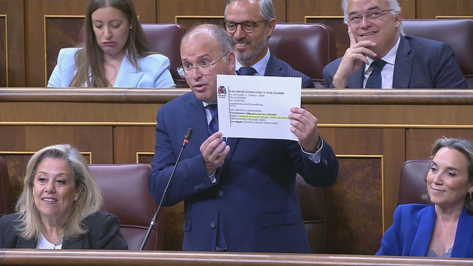 Un pleno "enfangado" en la ocultación del caso Begoña