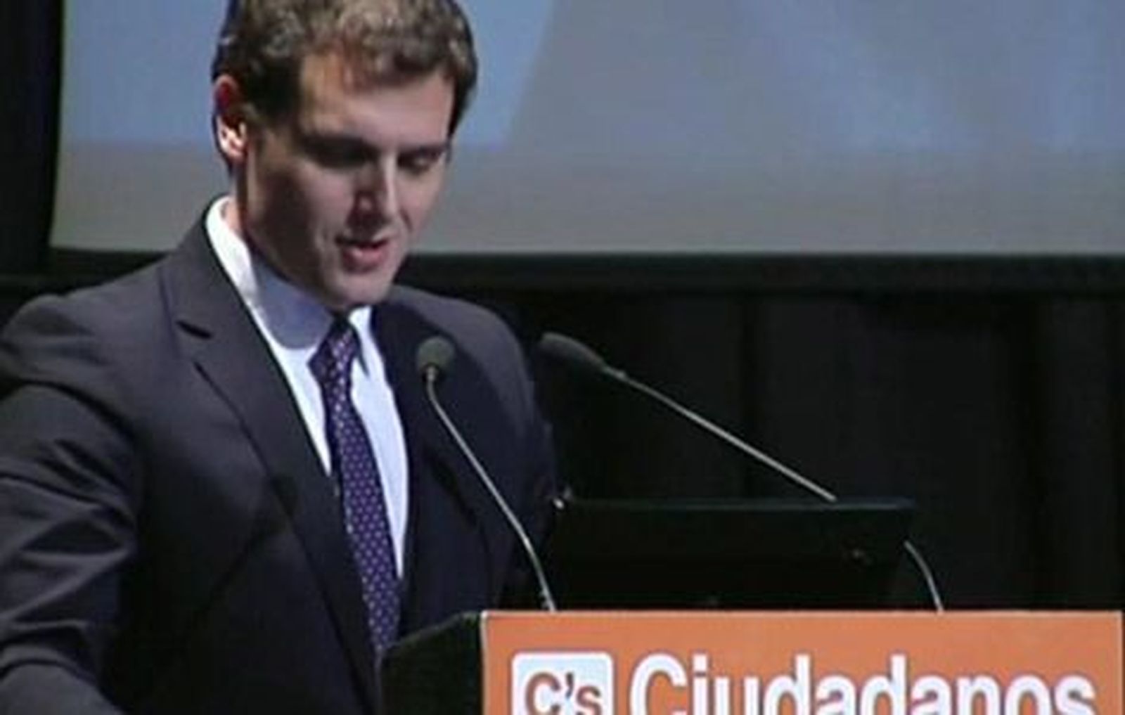 Rivera propone modificar el IVA lo que aumentaría en 3 puntos el de los productos básicos