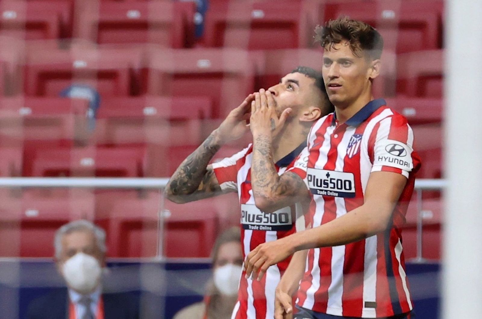 Correa celebra el gol