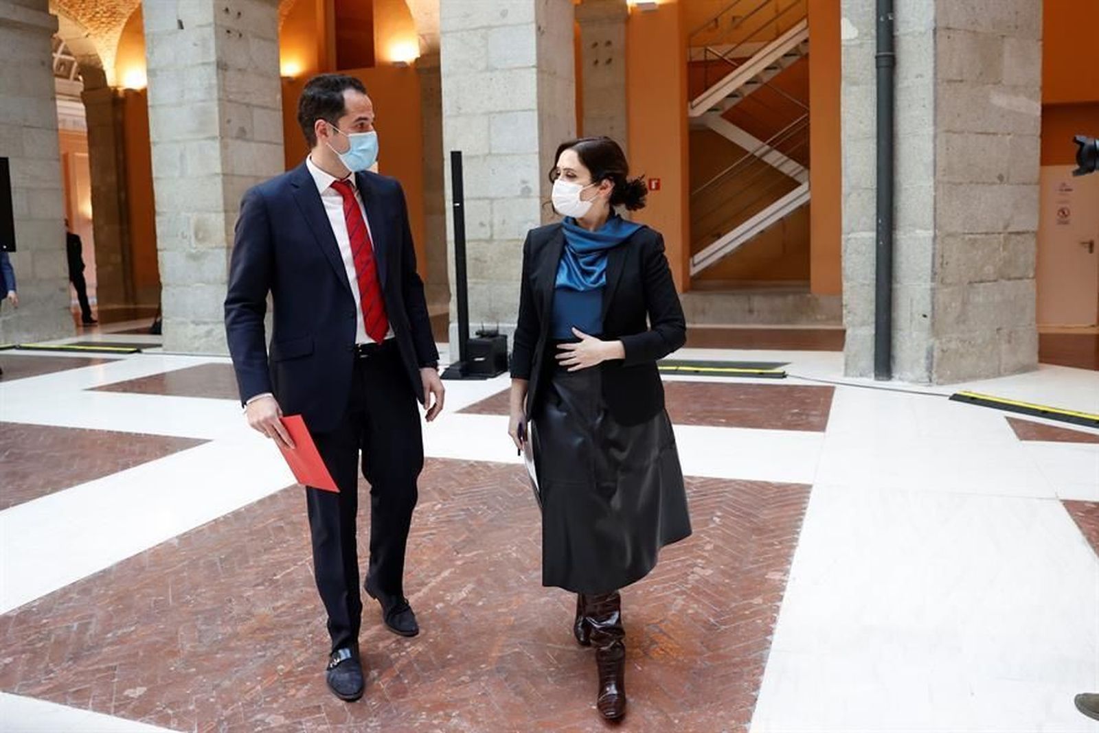 Ayuso y Aguado presentan su acuerdo de presupuestos y empezarán esta tarde la negociación con Vox