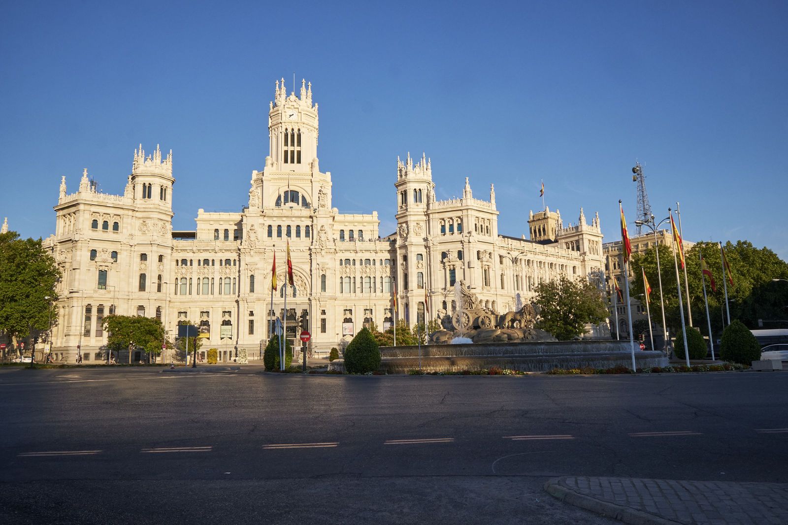 El Pleno del Ayuntamiento de Madrid debate la ampliación del aeropuerto de Barajas