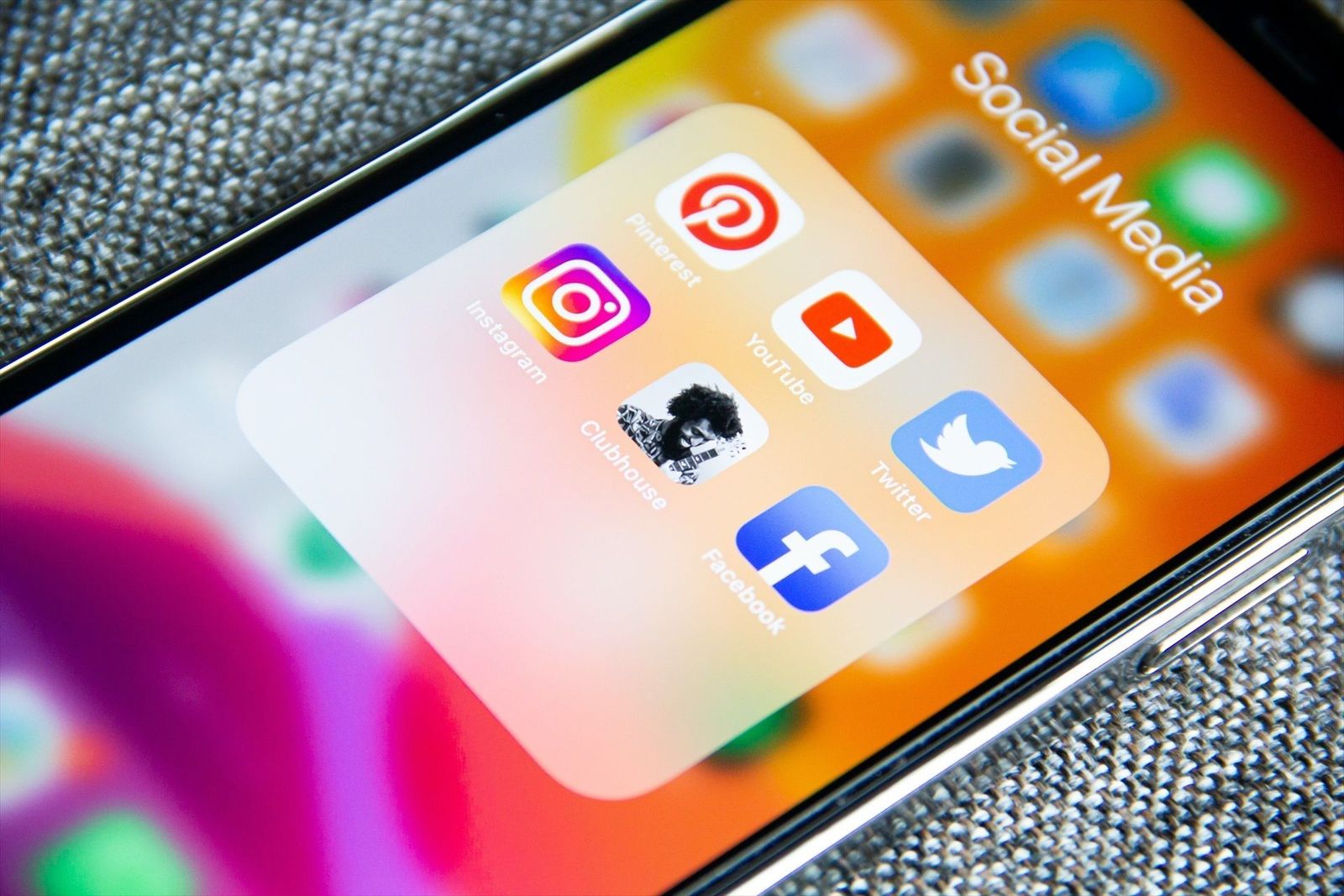 Los influencers responden al Gobierno y dicen que la norma antibulos supone "censura"