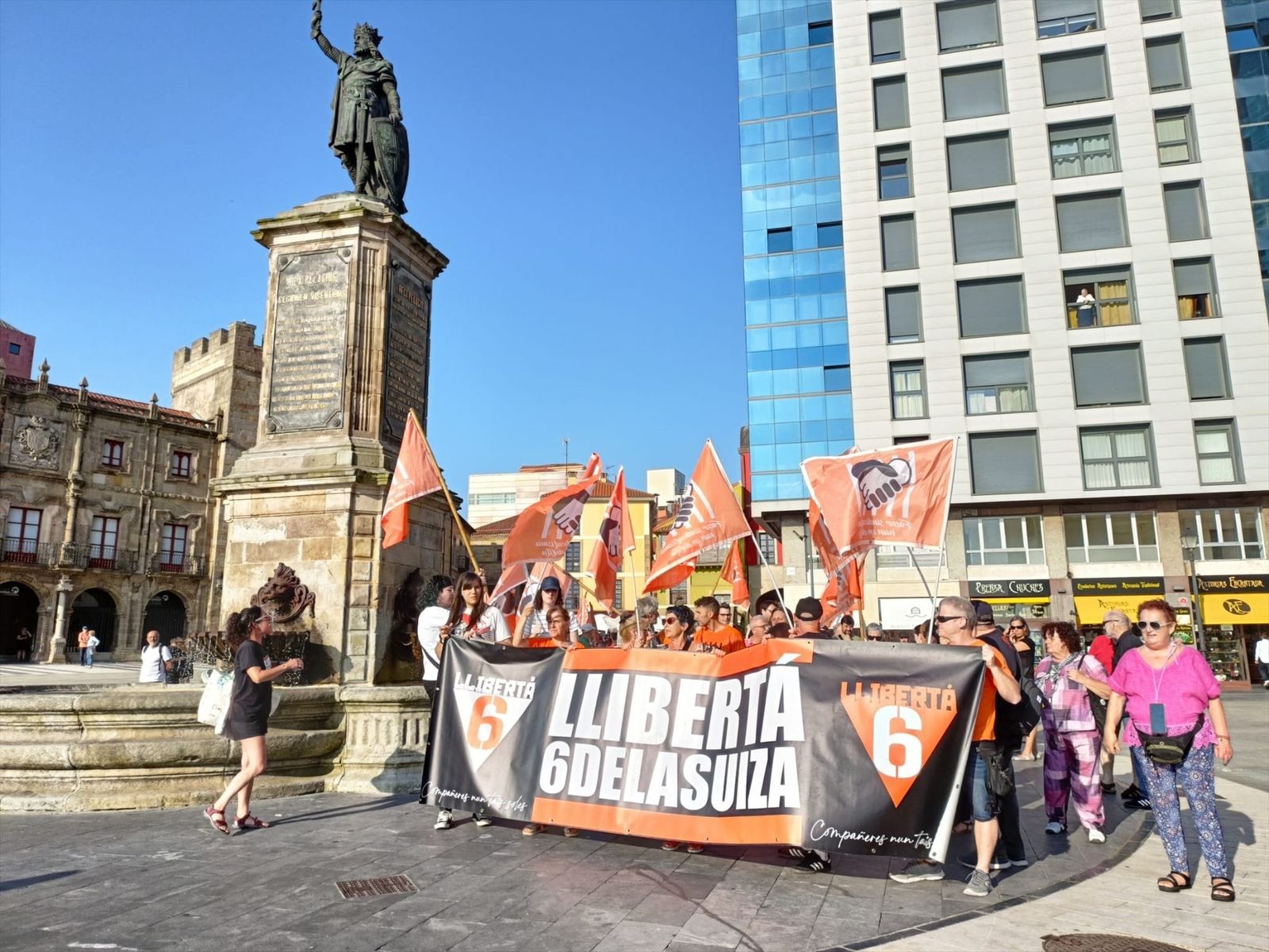 Manifestación de apoyo en Gijón a 'Las seis de La Suiza'