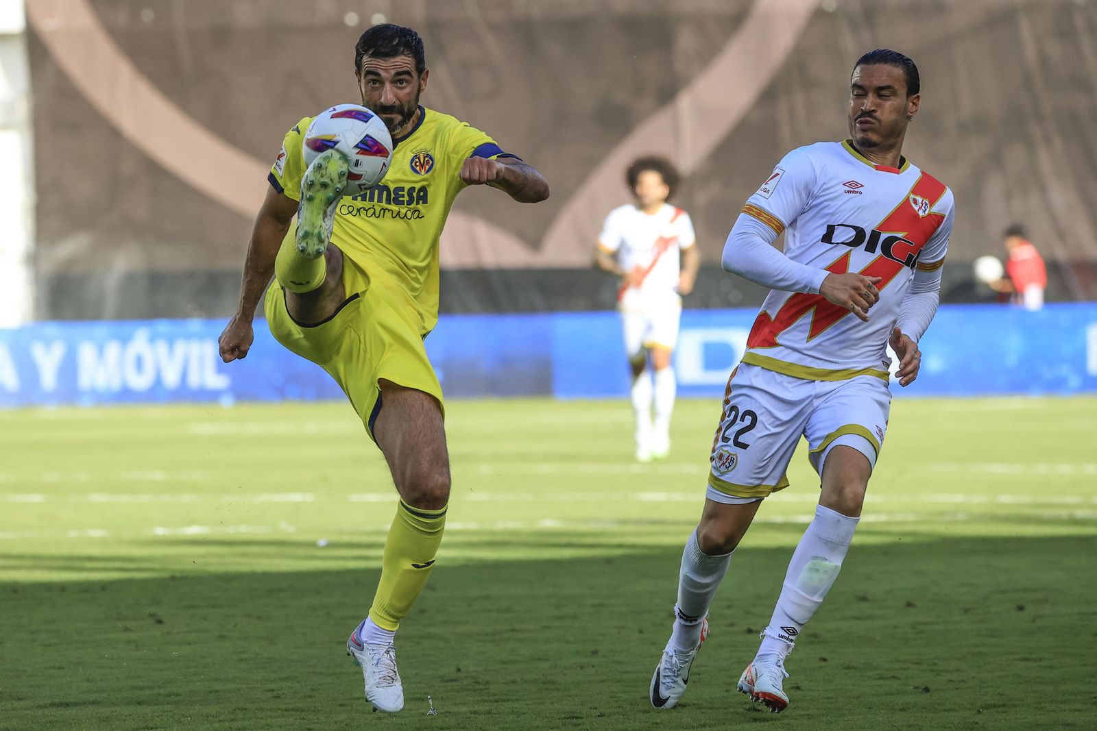 Raúl de Tomás ante el Villarreal