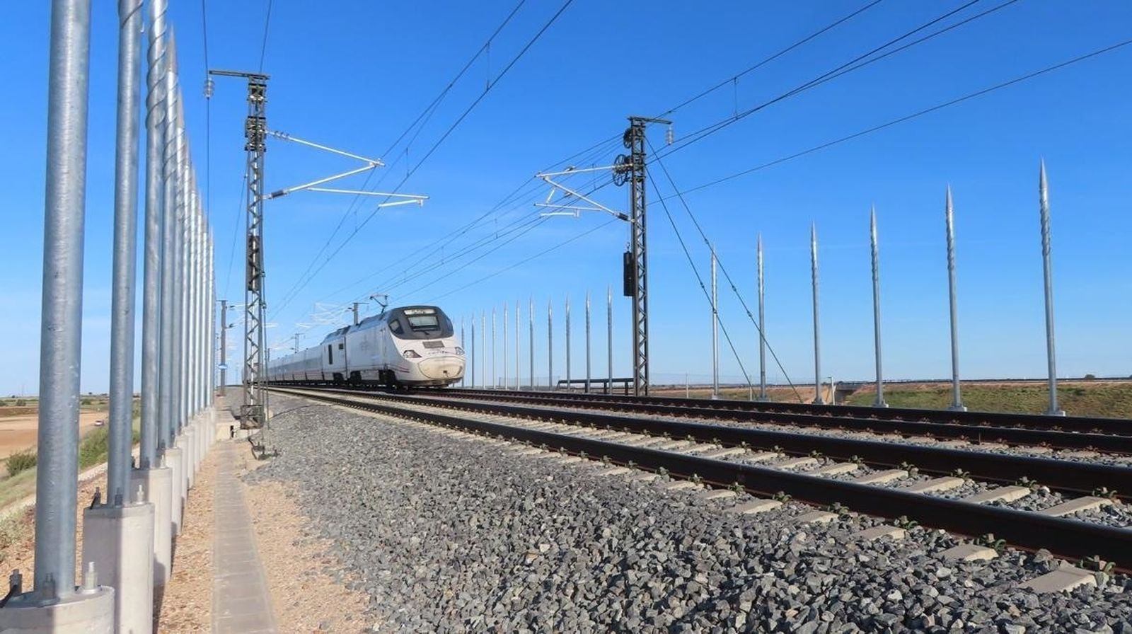 Imagen de archivo de un tren de alta velocidad