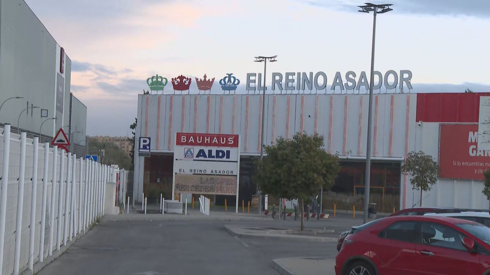 Cinco detenidos en San Blas por robar en un restaurante asiático y secuestrar al encargado y su familia