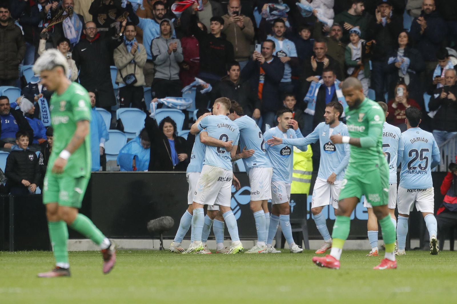 Los jugadores del Celta celebran un gol al Leganés