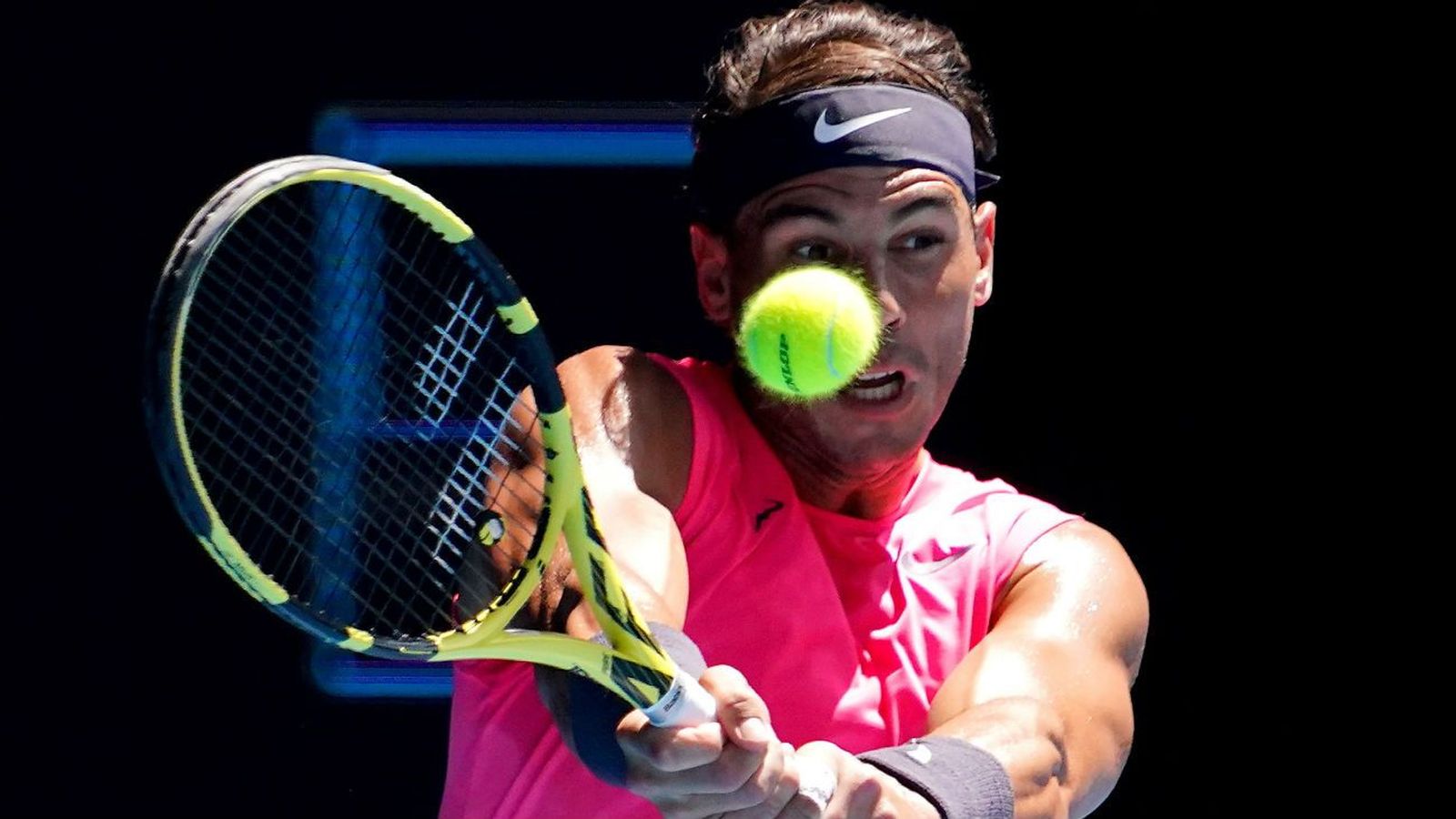 Nadal se pasea en su estreno en el Abierto de Australia