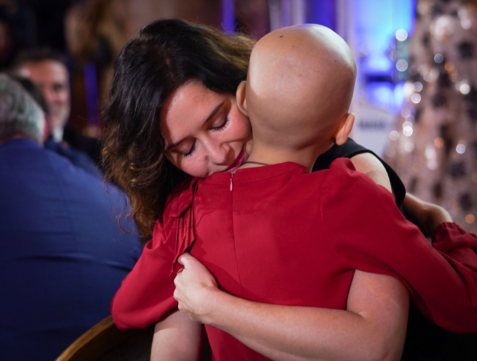 La presidenta de la Comunidad de Madrid, Isabel Díaz Ayuso, en la gala benéfica contra el sarcoma de Ewing