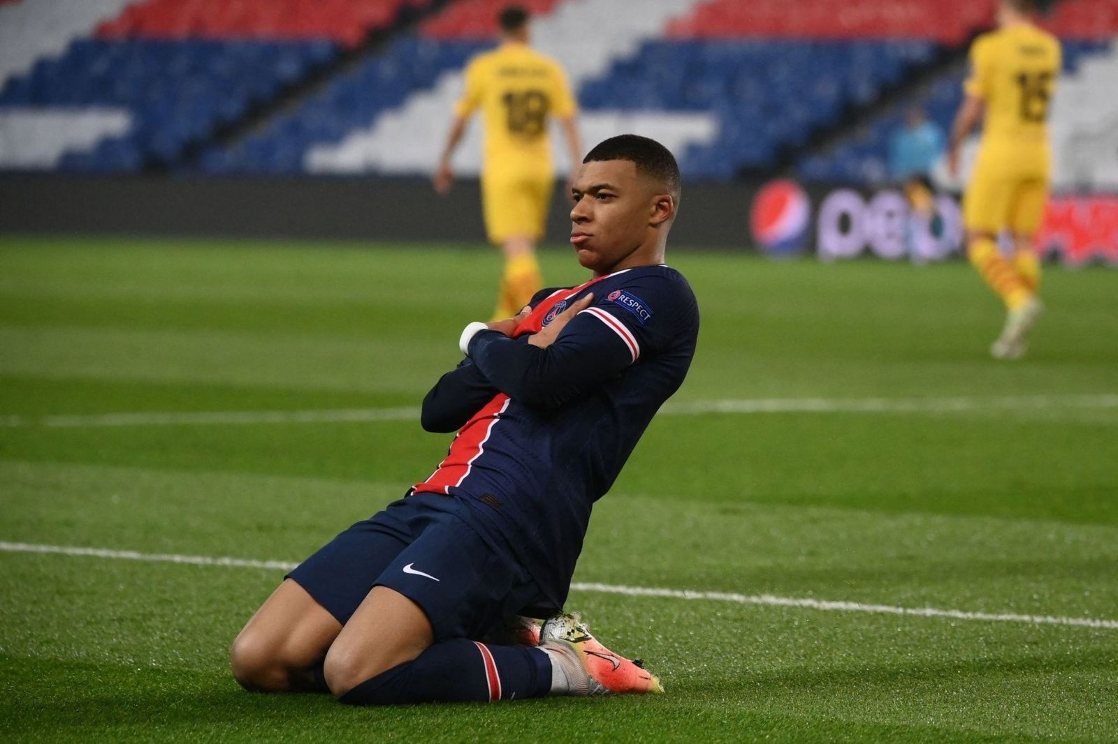 Mbappé insiste en quedarse esta temporada en el PSG