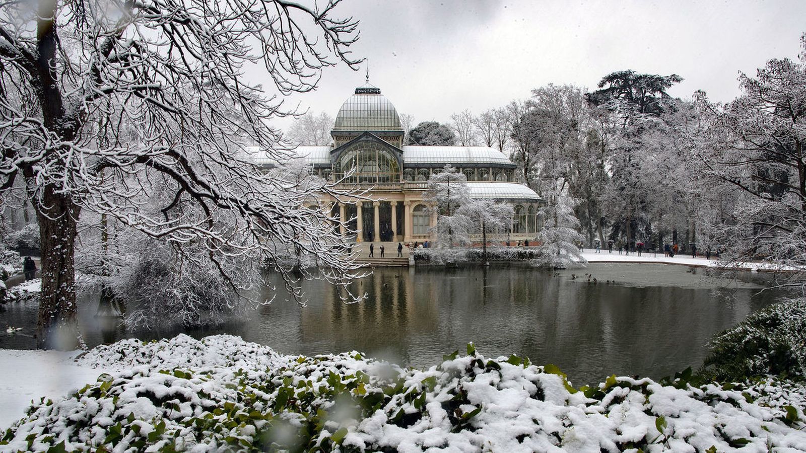 Parque de El Retiro cubierto de nieve tras las borrasca Filomena